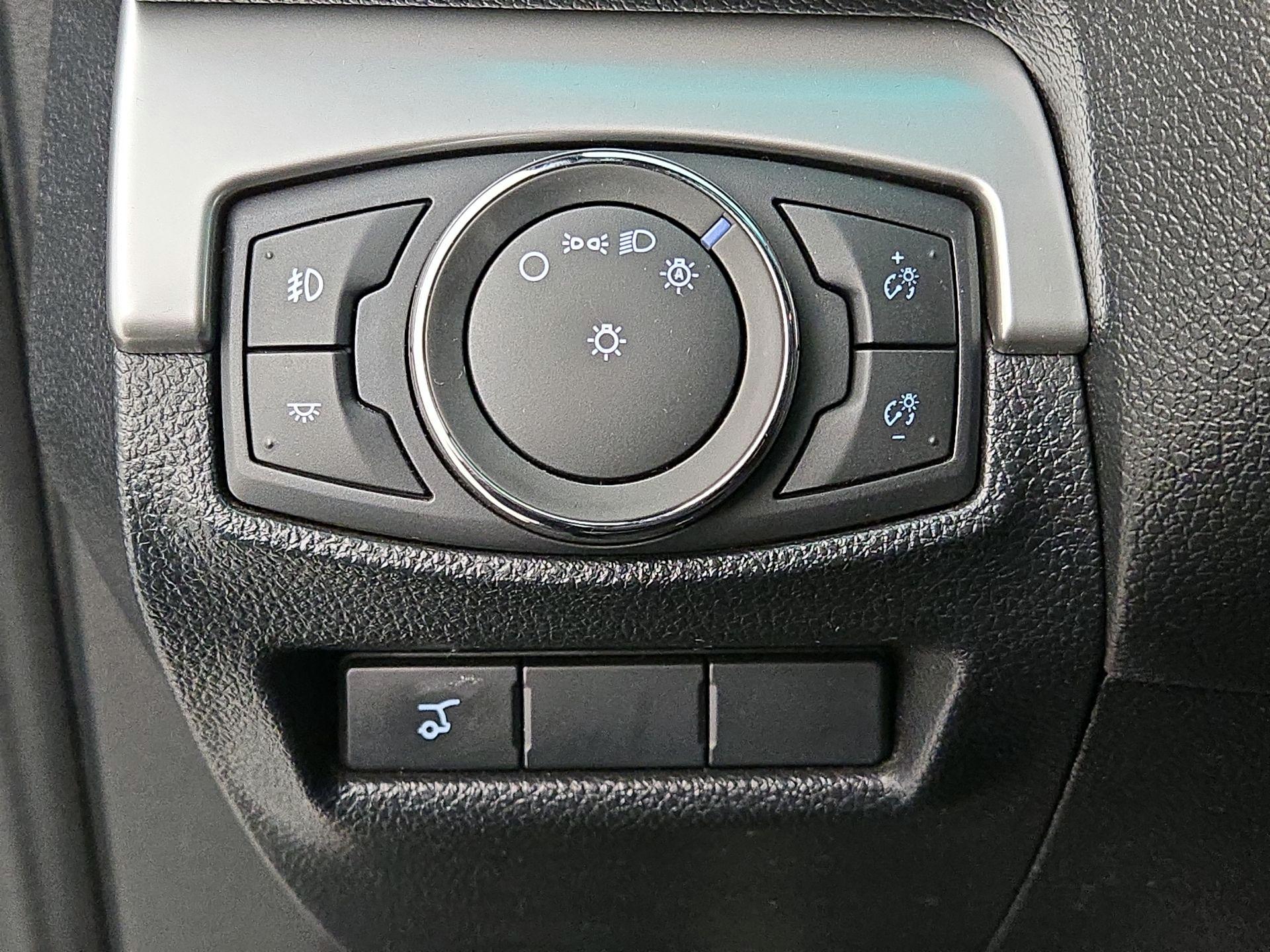 Thumbnail: 2016 Ford Explorer - 13