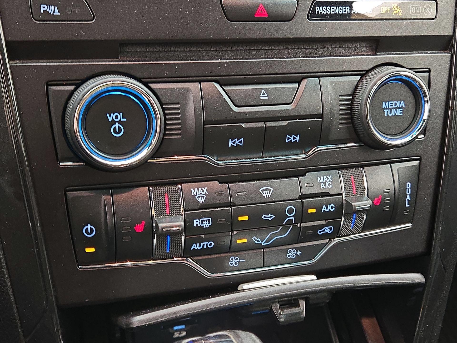 Thumbnail: 2016 Ford Explorer - 17