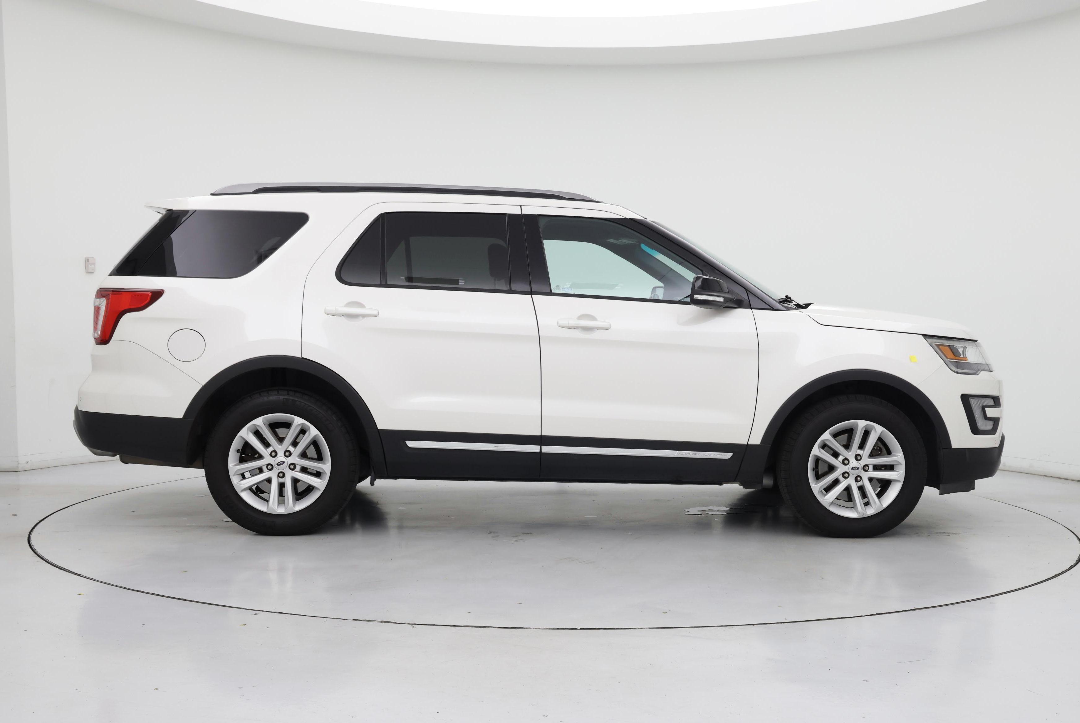 Thumbnail: 2016 Ford Explorer - 7