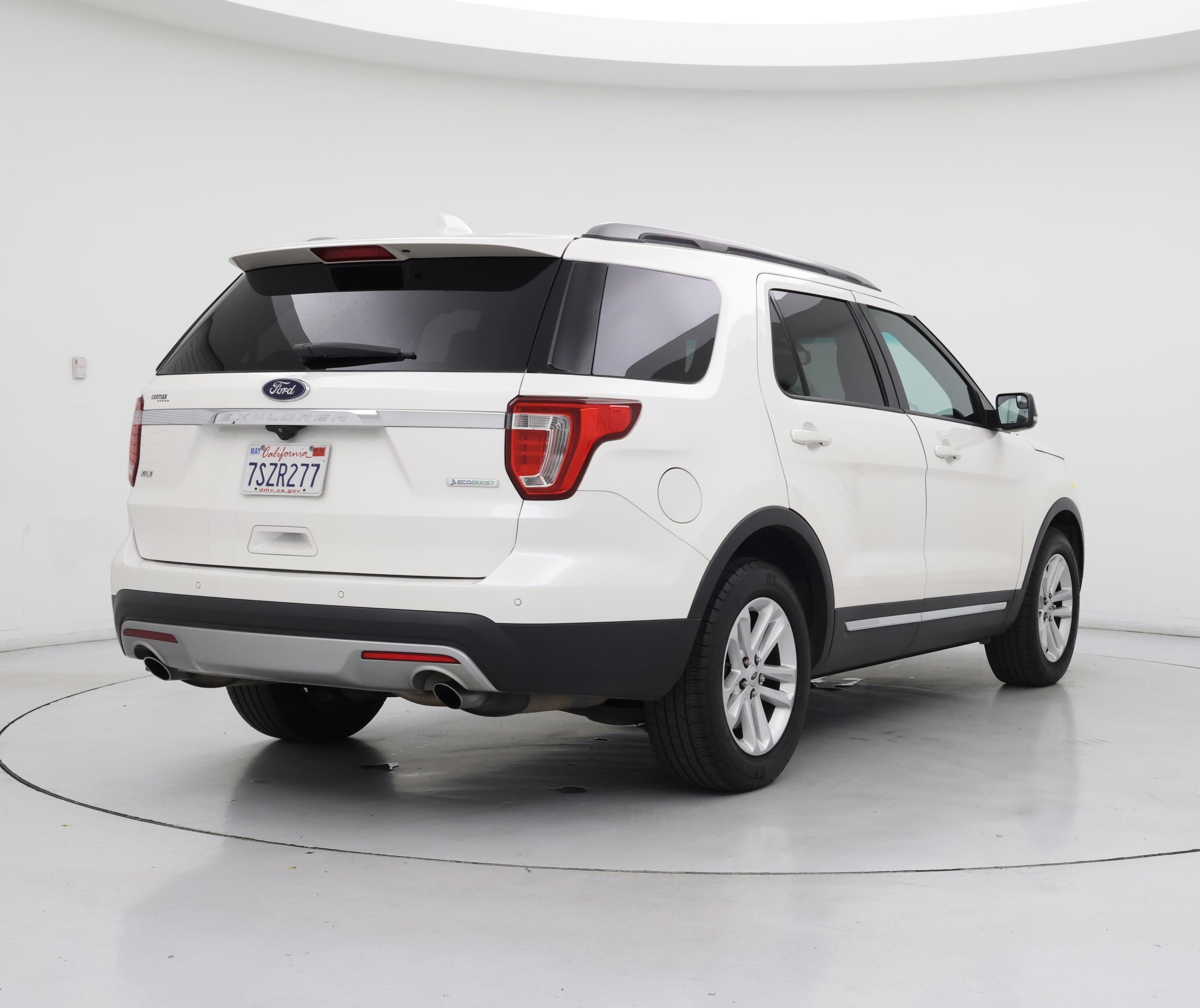 Thumbnail: 2016 Ford Explorer - 8
