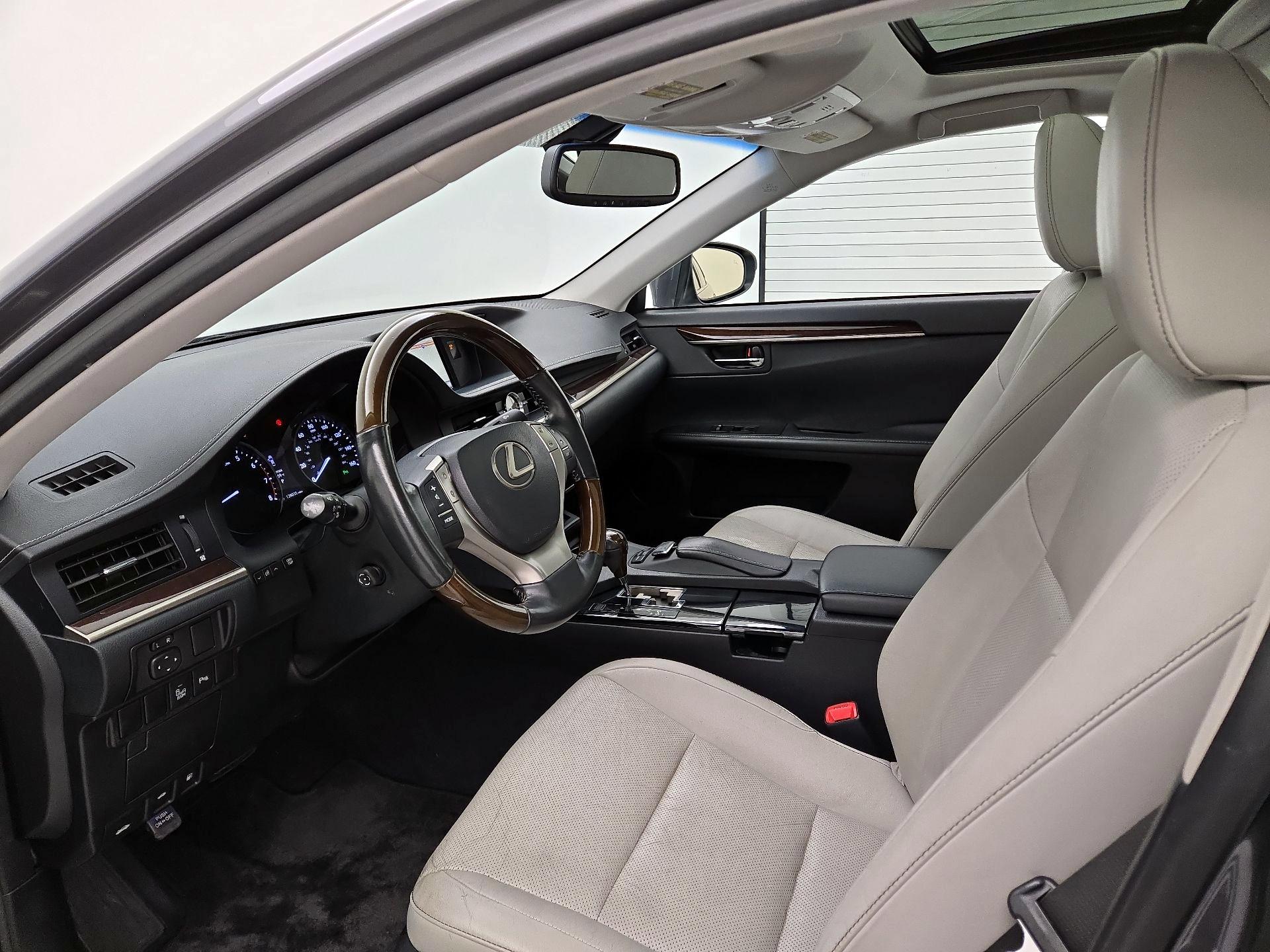 Thumbnail: 2014 Lexus ES - 11