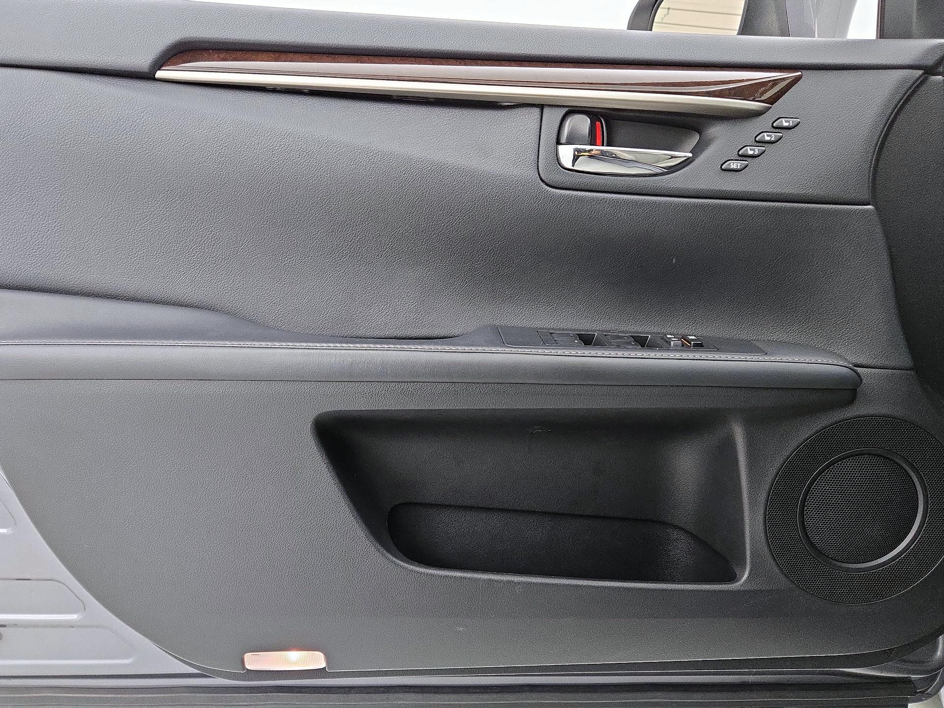 Thumbnail: 2014 Lexus ES - 12