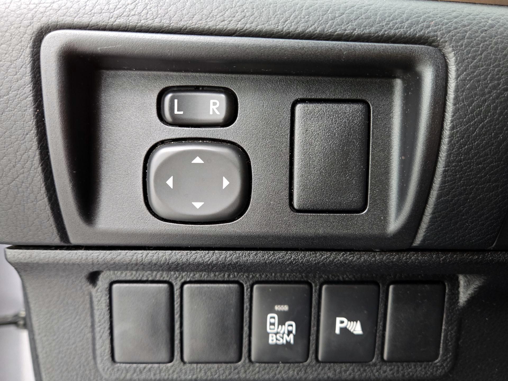 Thumbnail: 2014 Lexus ES - 13