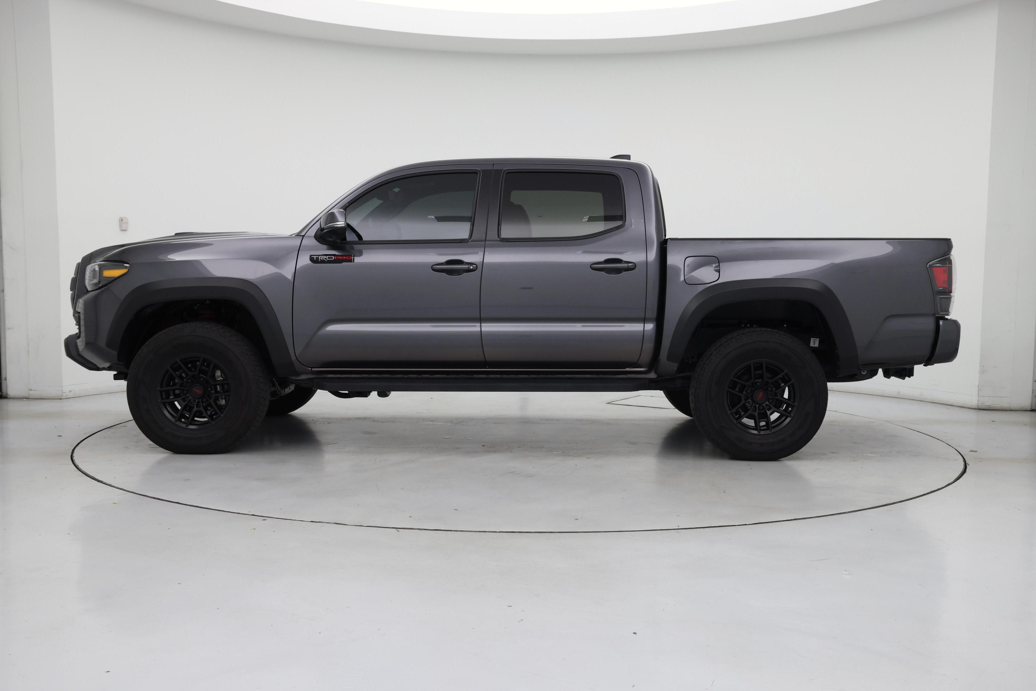 Thumbnail: 2020 Toyota Tacoma - 3