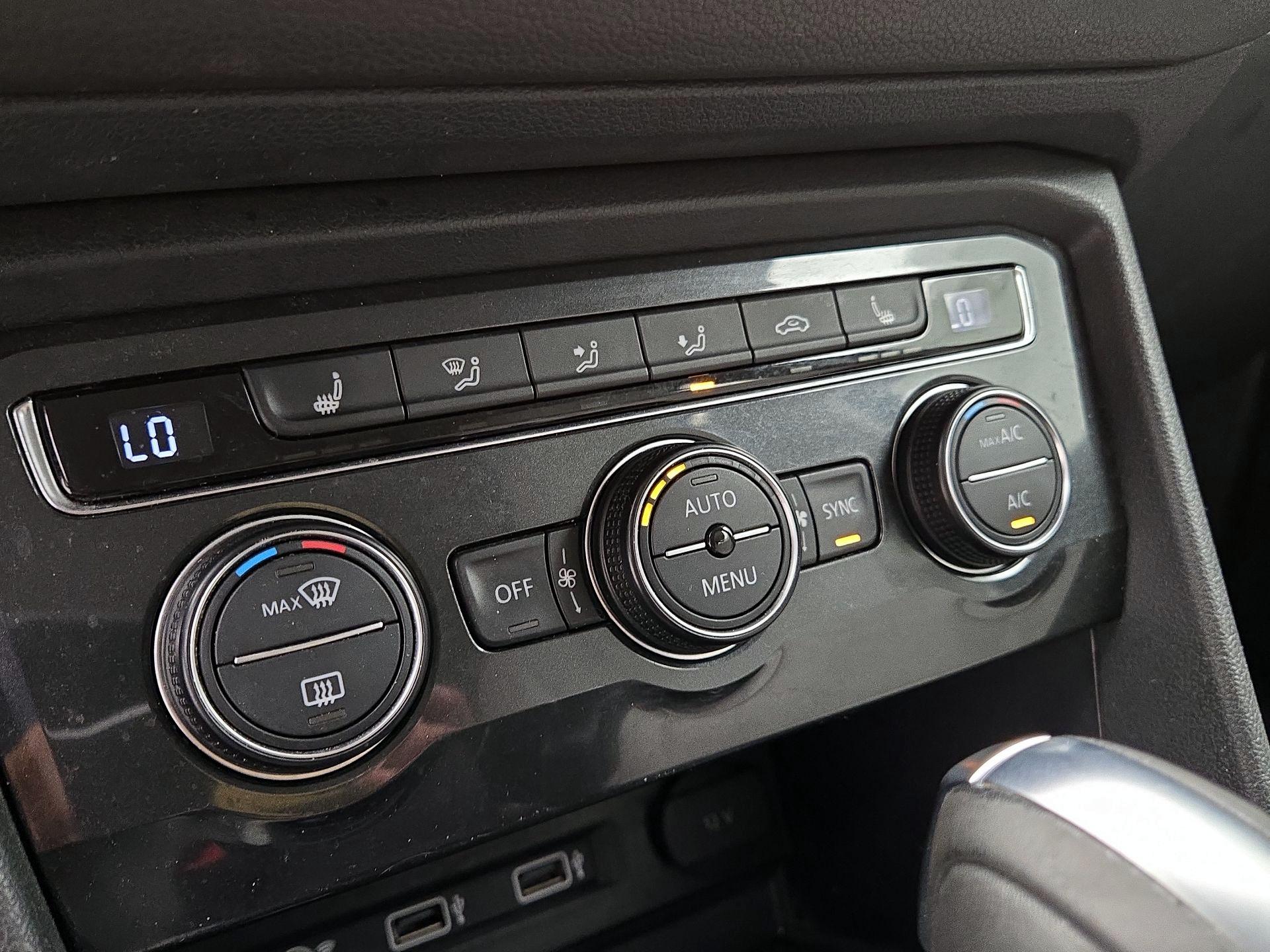 Thumbnail: 2018 Volkswagen Tiguan - 16