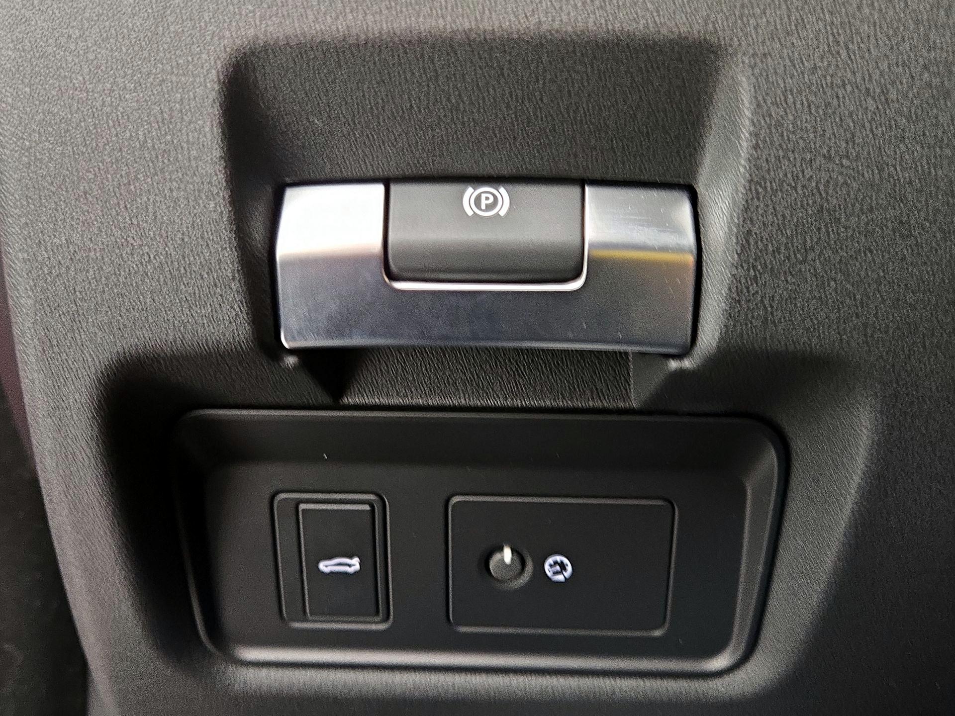 Thumbnail: 2020 Jaguar XE - 13