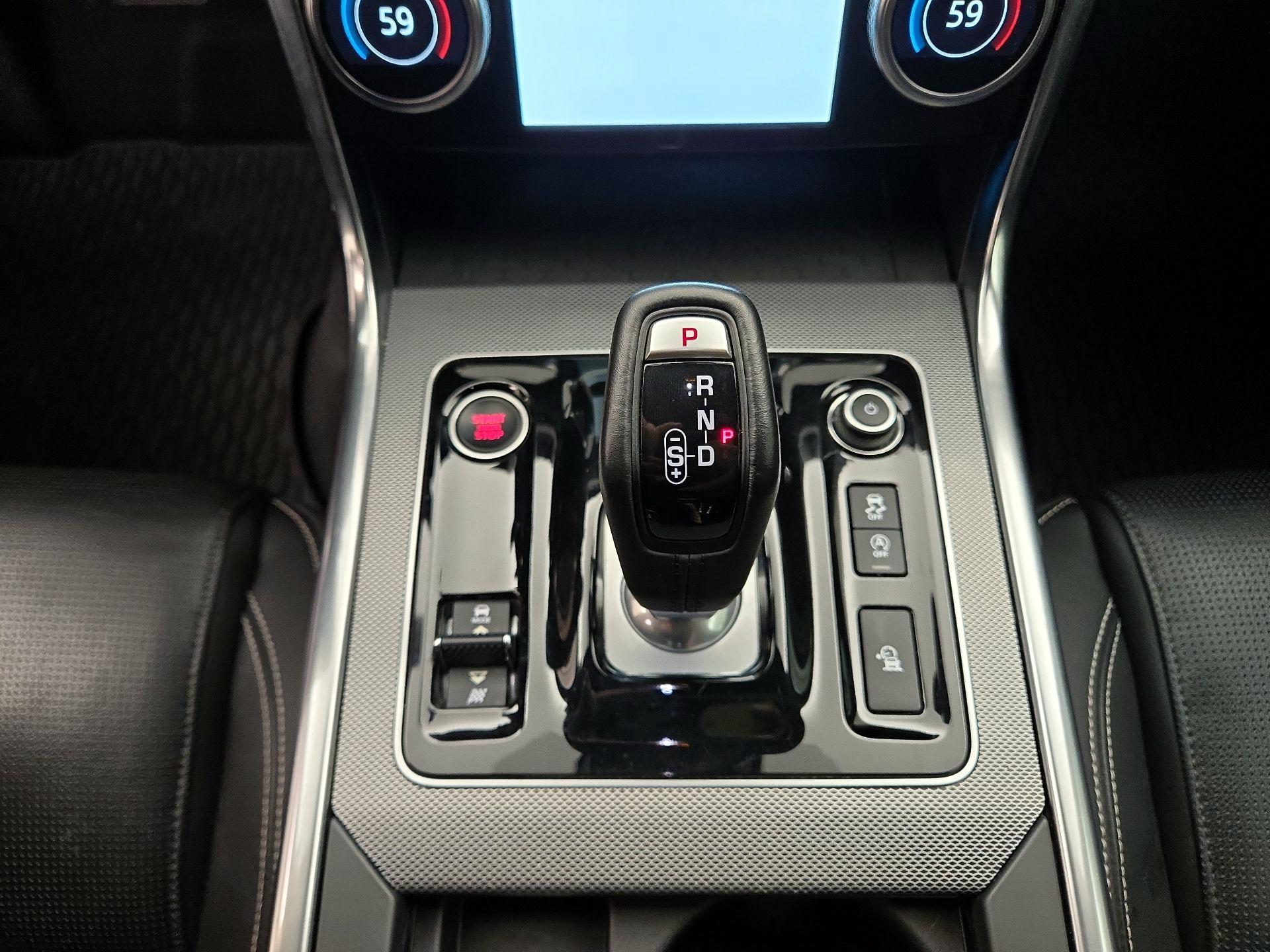 Thumbnail: 2020 Jaguar XE - 18