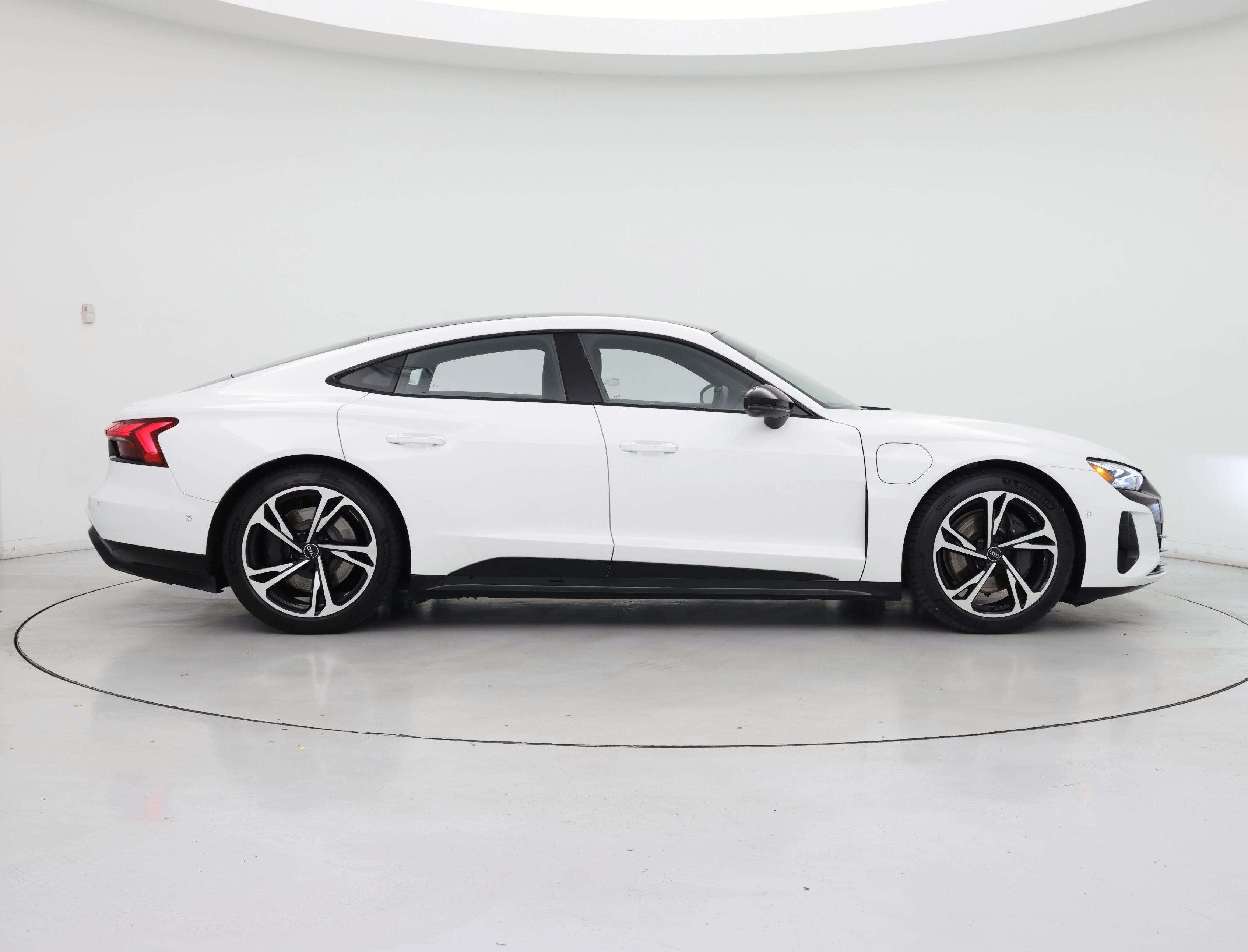 Thumbnail: 2022 Audi e-tron GT - 7