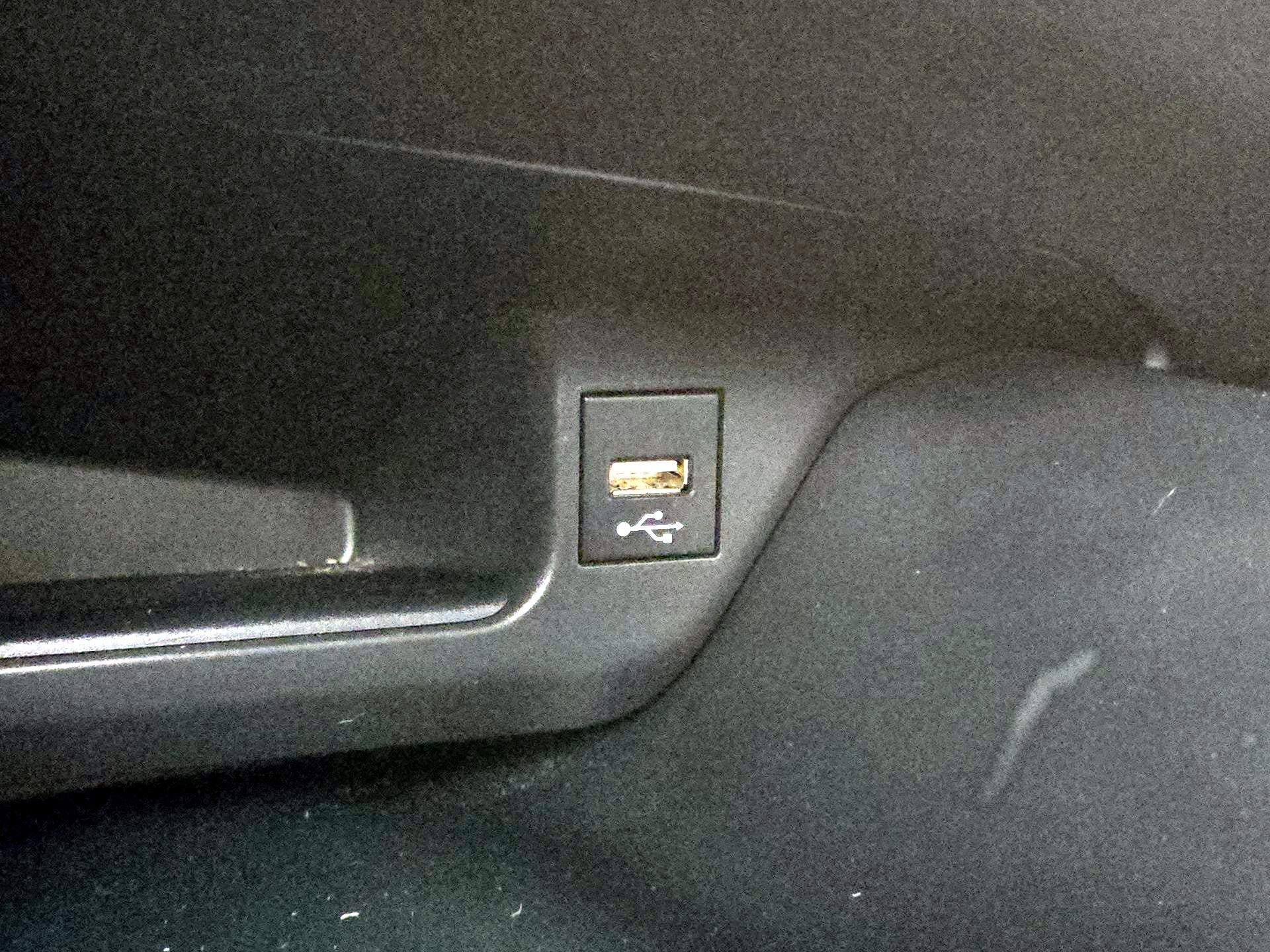 Thumbnail: 2021 Toyota C-HR - 18