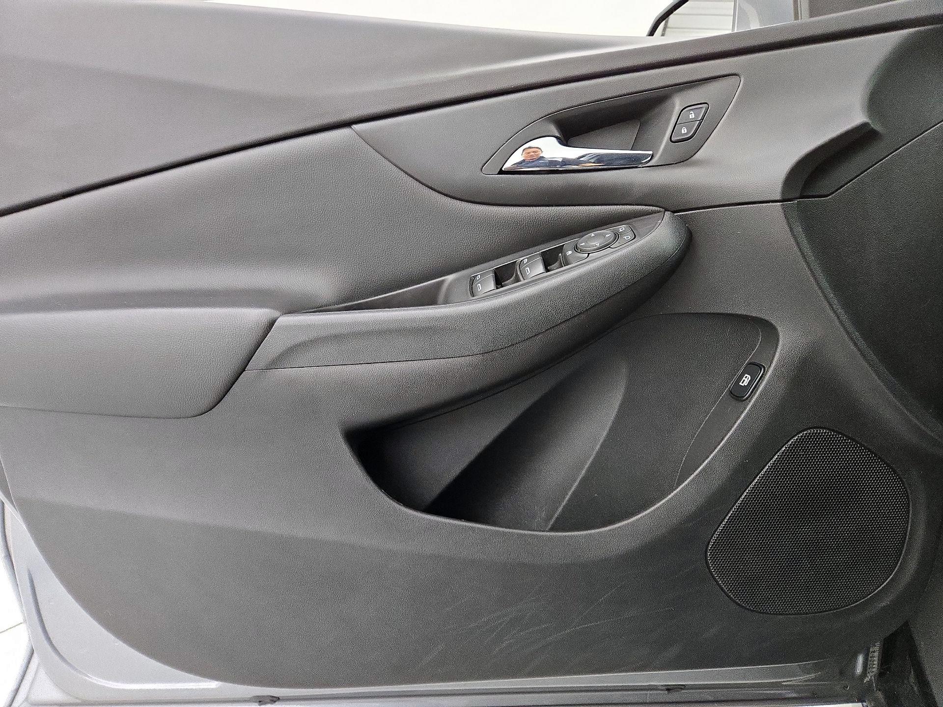 Thumbnail: 2018 Chevrolet Volt - 12