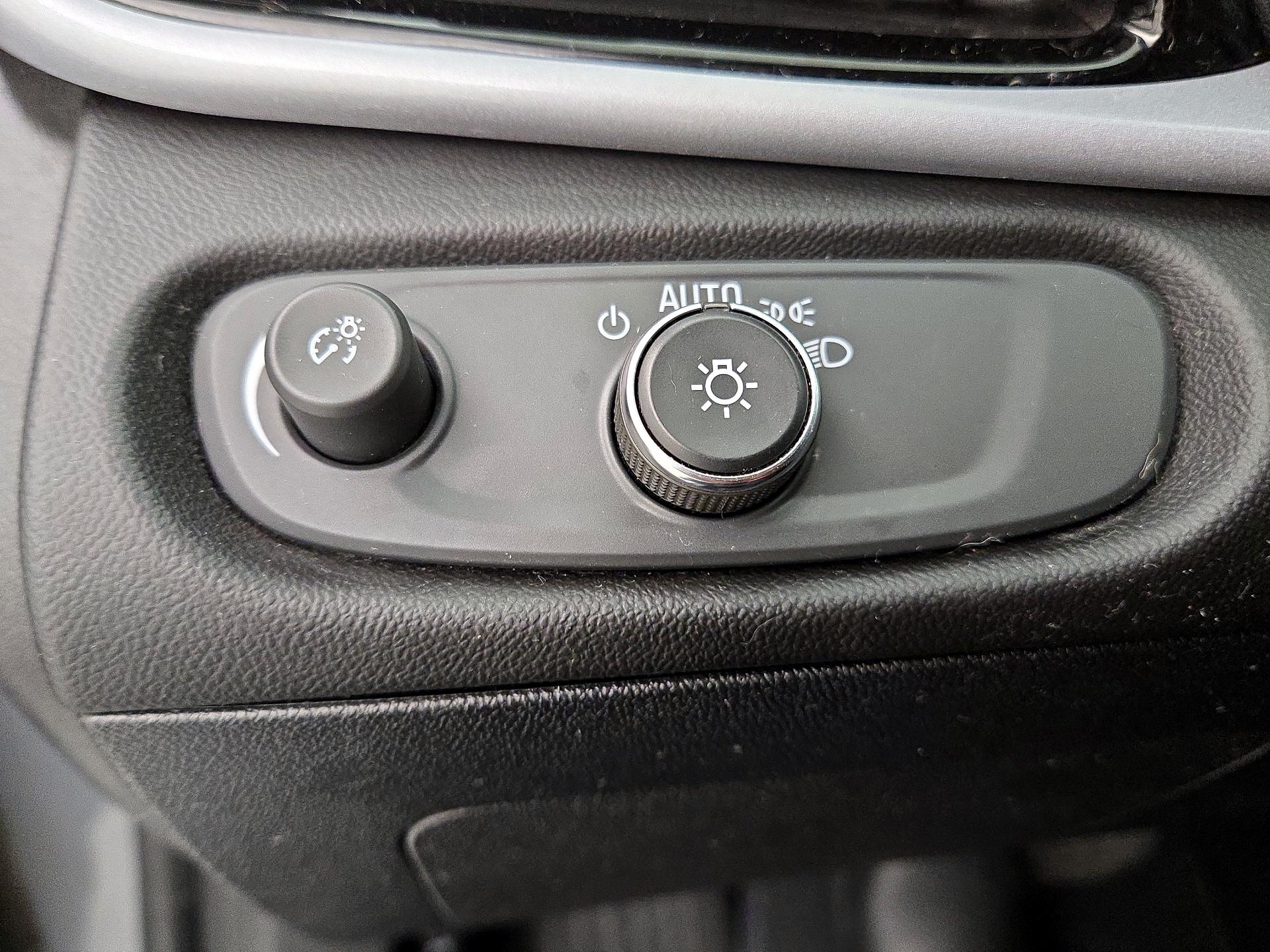 Thumbnail: 2018 Chevrolet Volt - 13