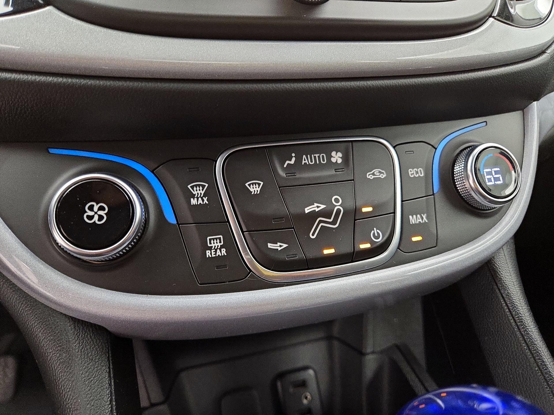 Thumbnail: 2018 Chevrolet Volt - 16