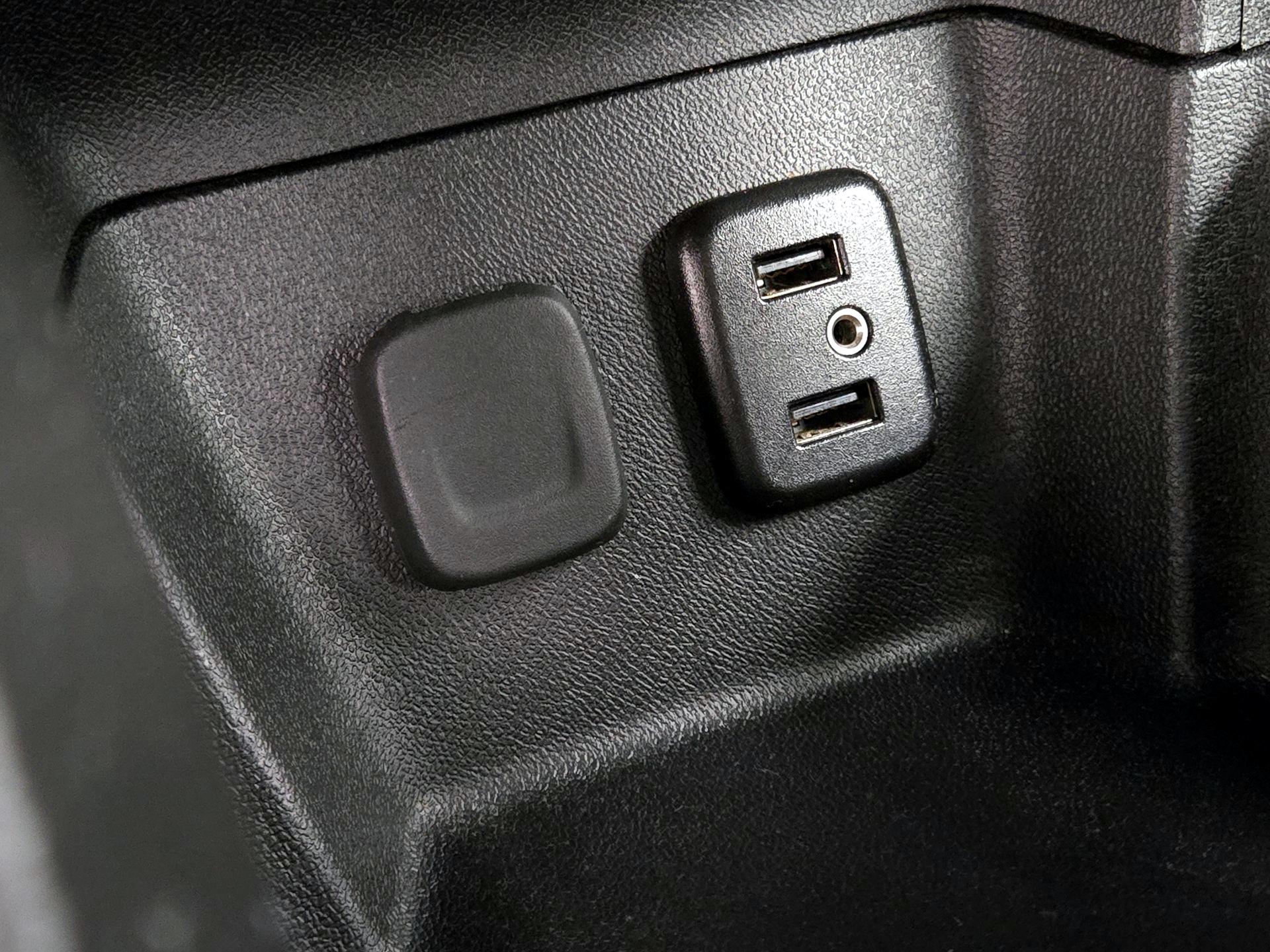 Thumbnail: 2018 Chevrolet Volt - 18