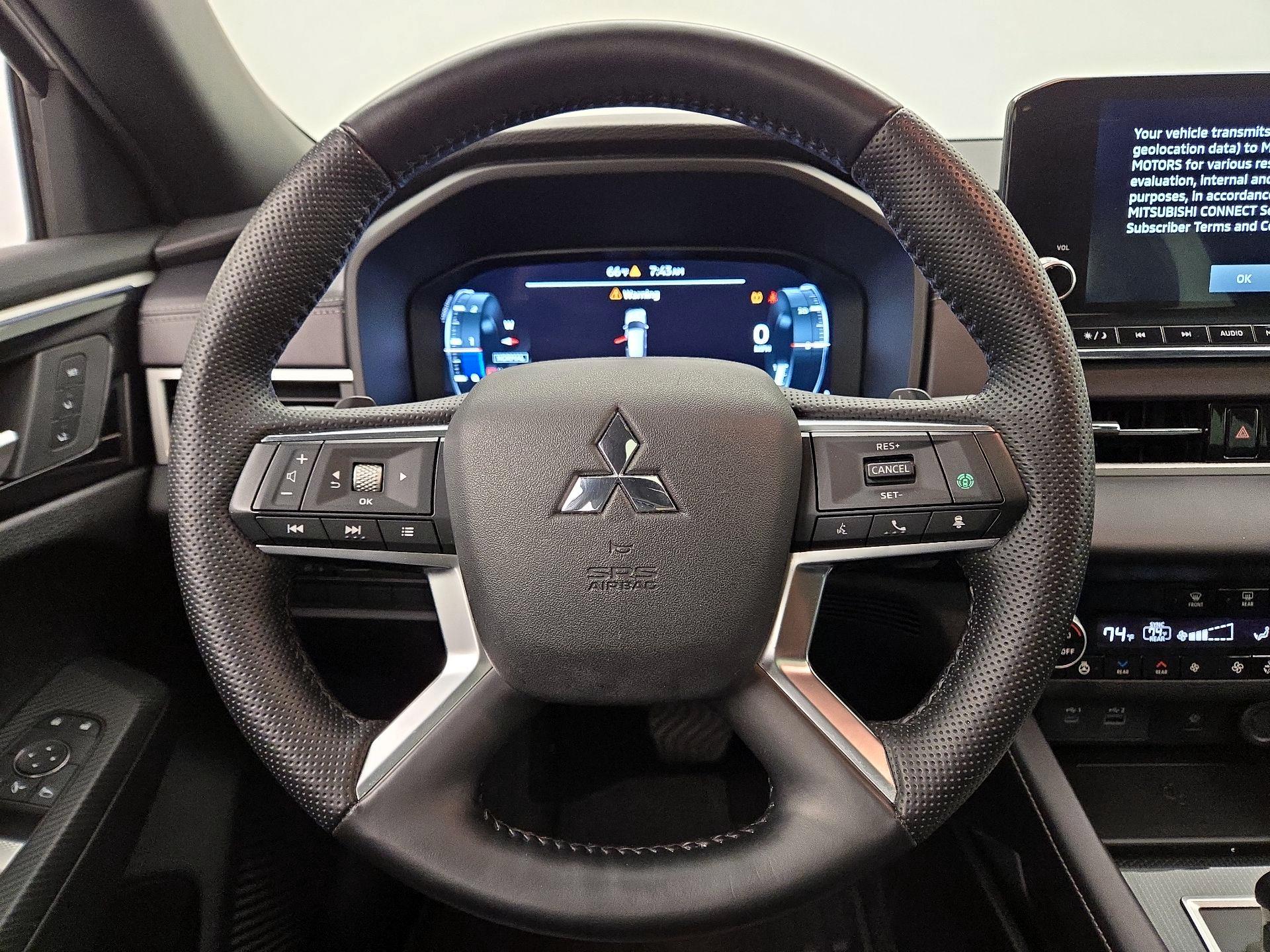 Thumbnail: 2023 Mitsubishi Outlander - 10