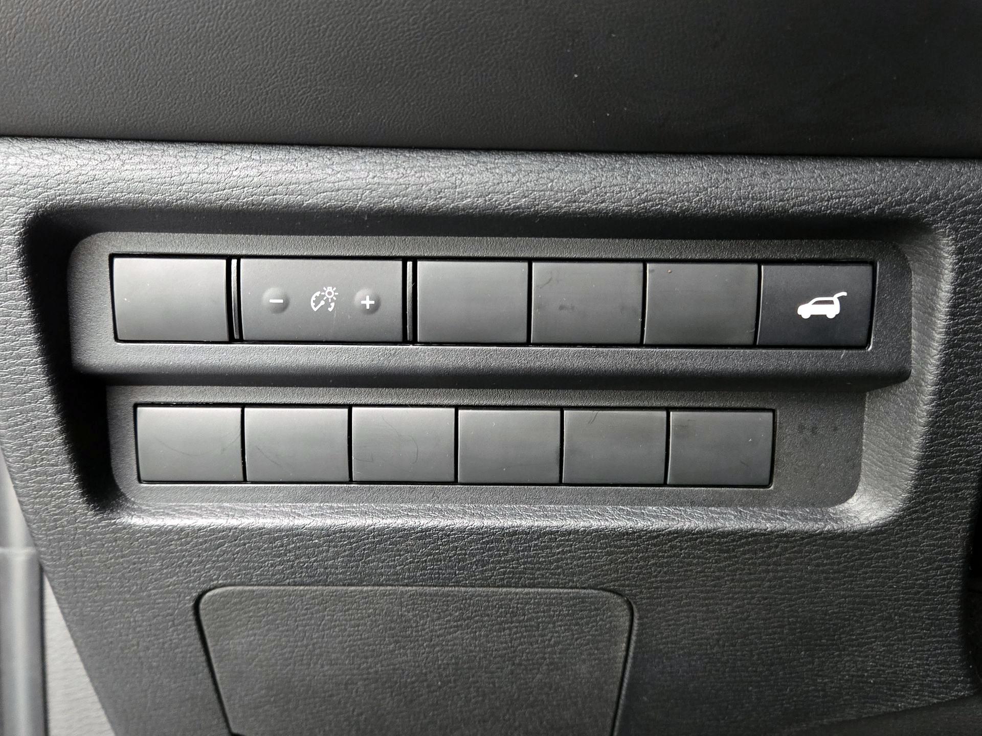 Thumbnail: 2023 Mitsubishi Outlander - 13