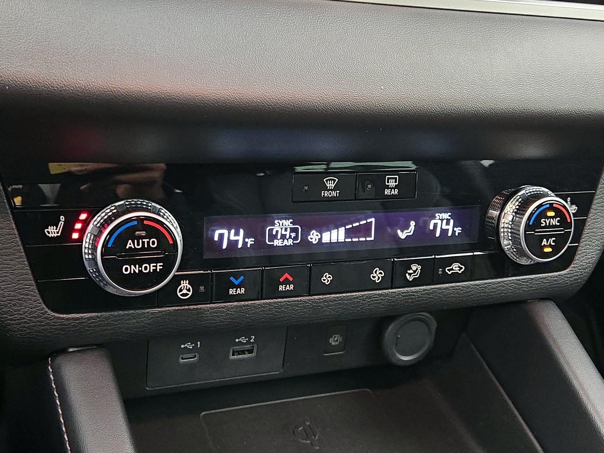 Thumbnail: 2023 Mitsubishi Outlander - 16