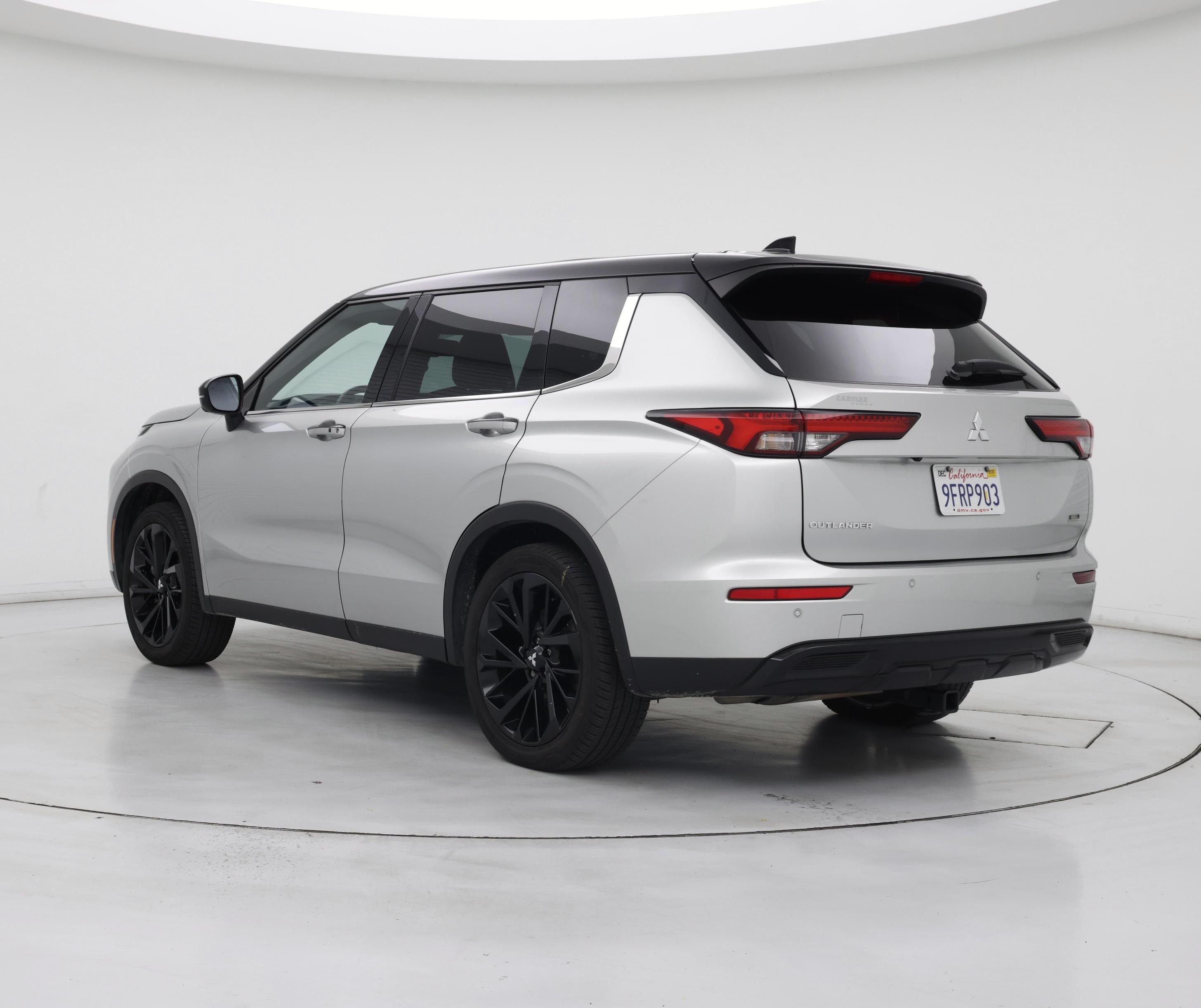 Thumbnail: 2023 Mitsubishi Outlander - 2