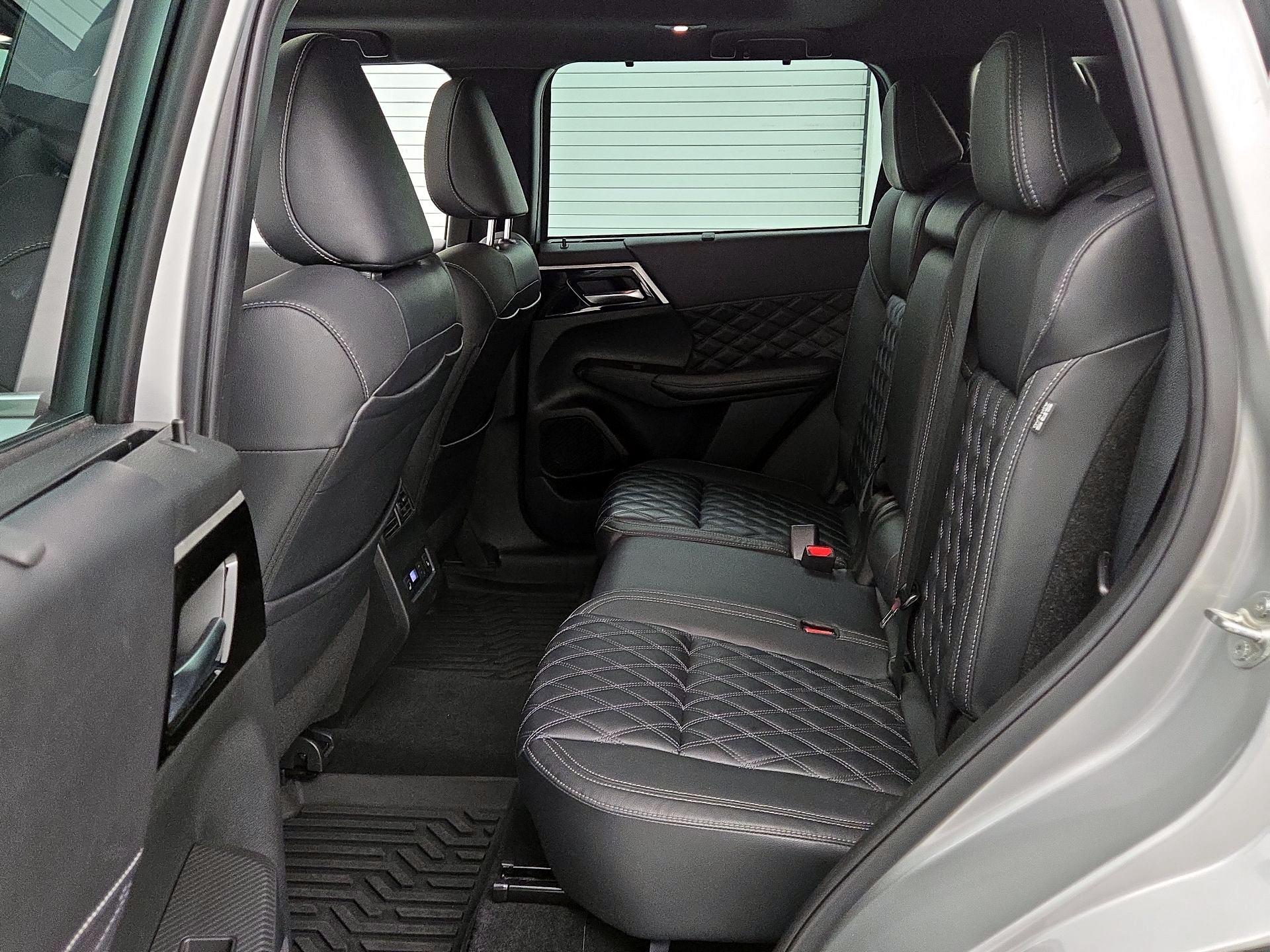 Thumbnail: 2023 Mitsubishi Outlander - 20