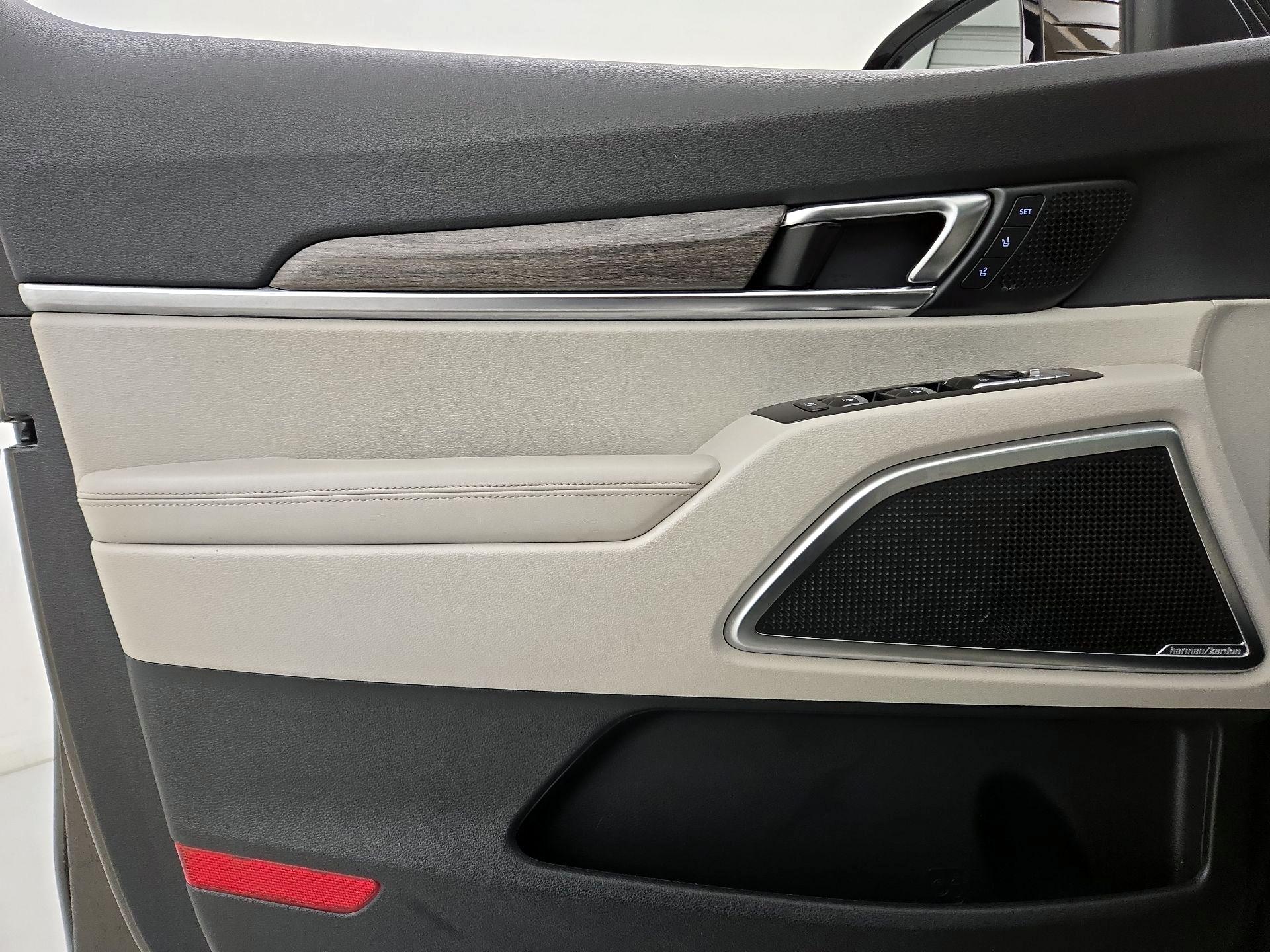 Thumbnail: 2020 Kia Telluride - 12