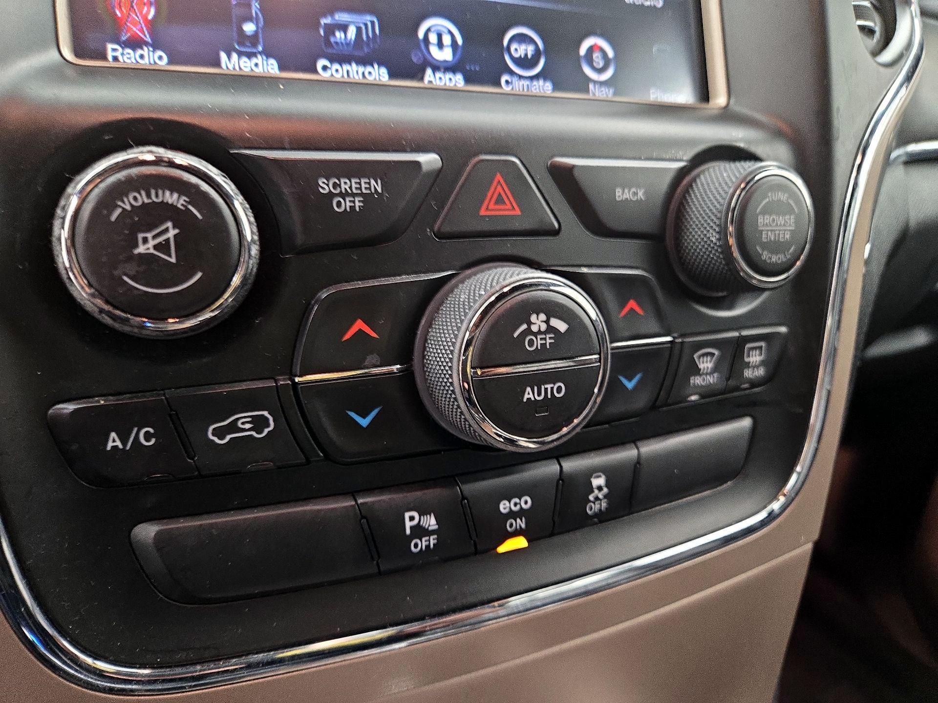 Thumbnail: 2015 Jeep Grand Cherokee - 16