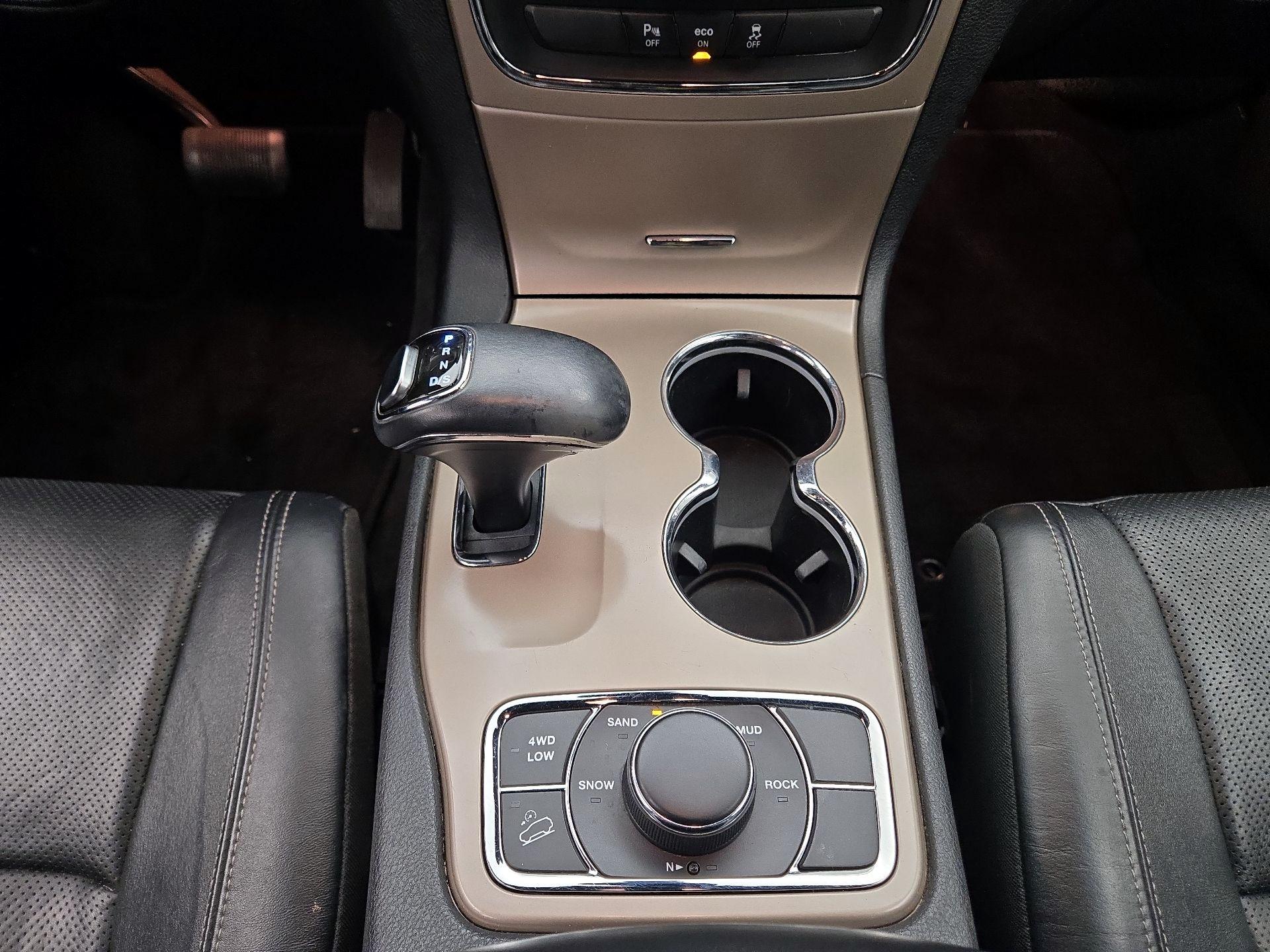 Thumbnail: 2015 Jeep Grand Cherokee - 17