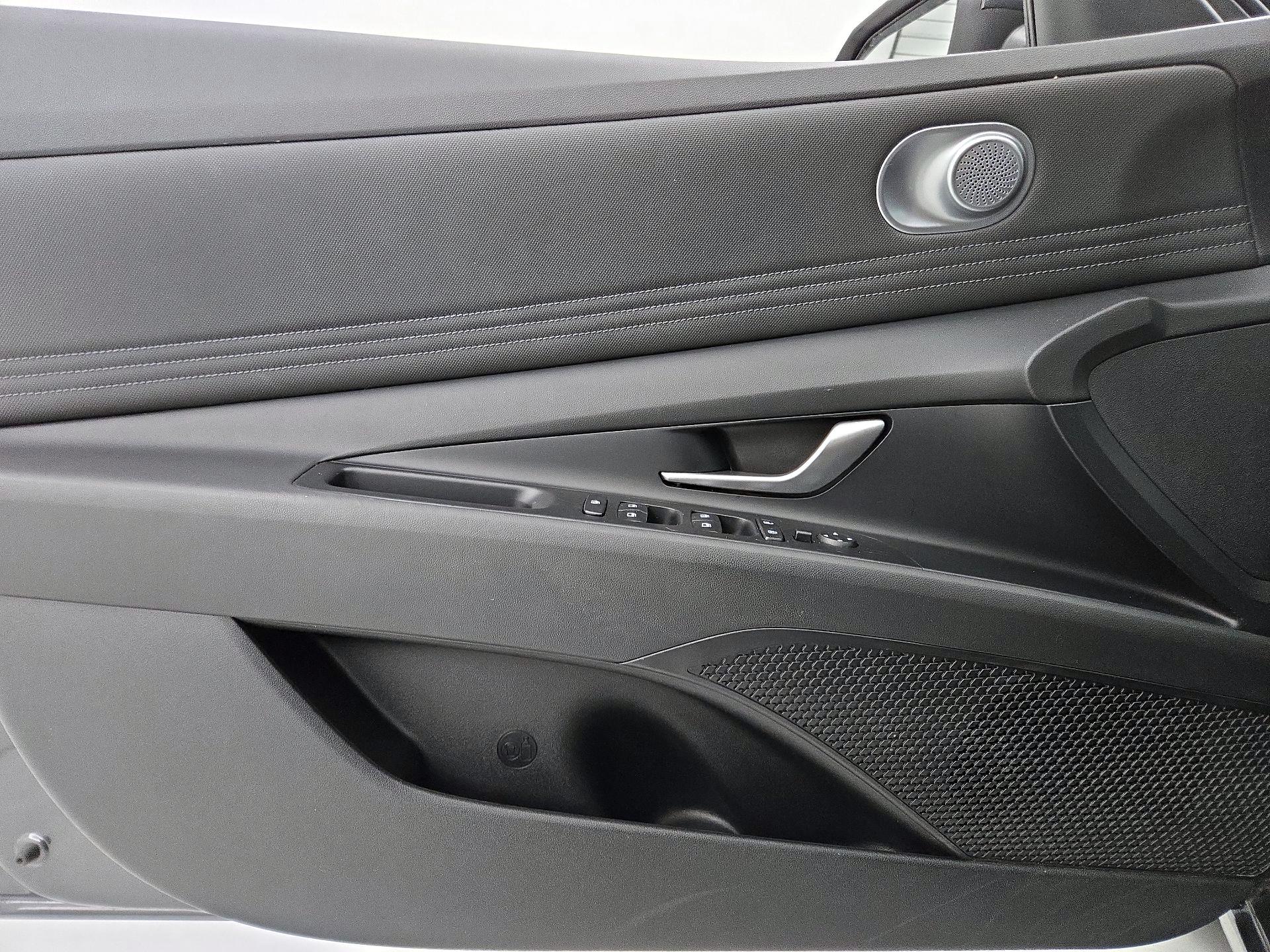 Thumbnail: 2022 Hyundai Elantra - 12