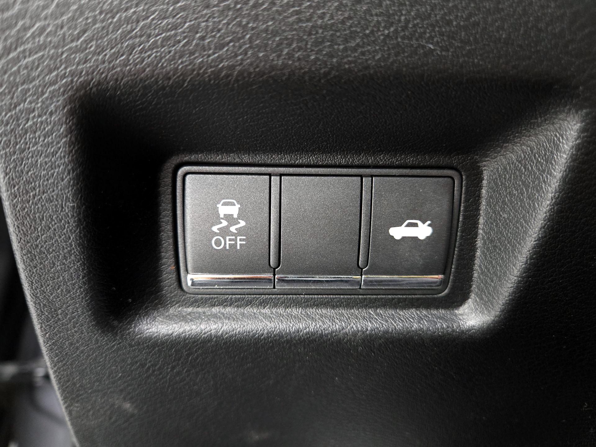 Thumbnail: 2017 INFINITI Q60 - 13