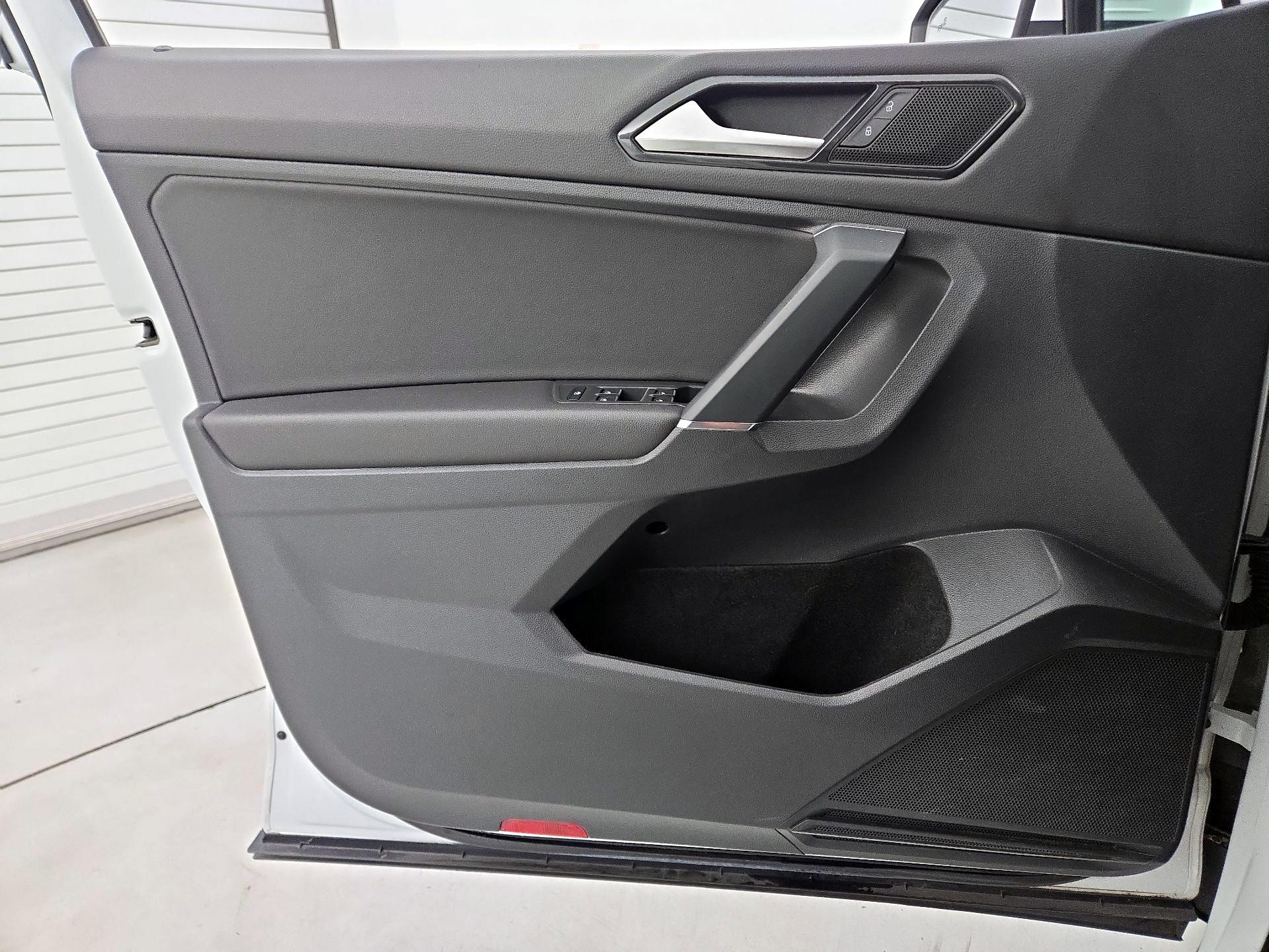 Thumbnail: 2018 Volkswagen Tiguan - 12