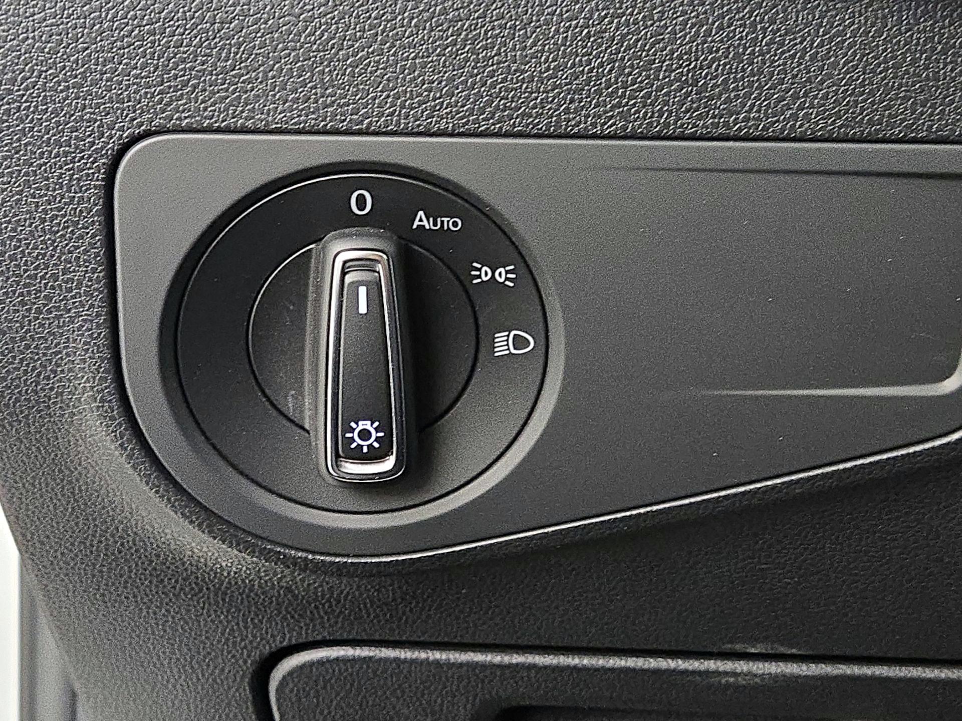 Thumbnail: 2018 Volkswagen Tiguan - 13