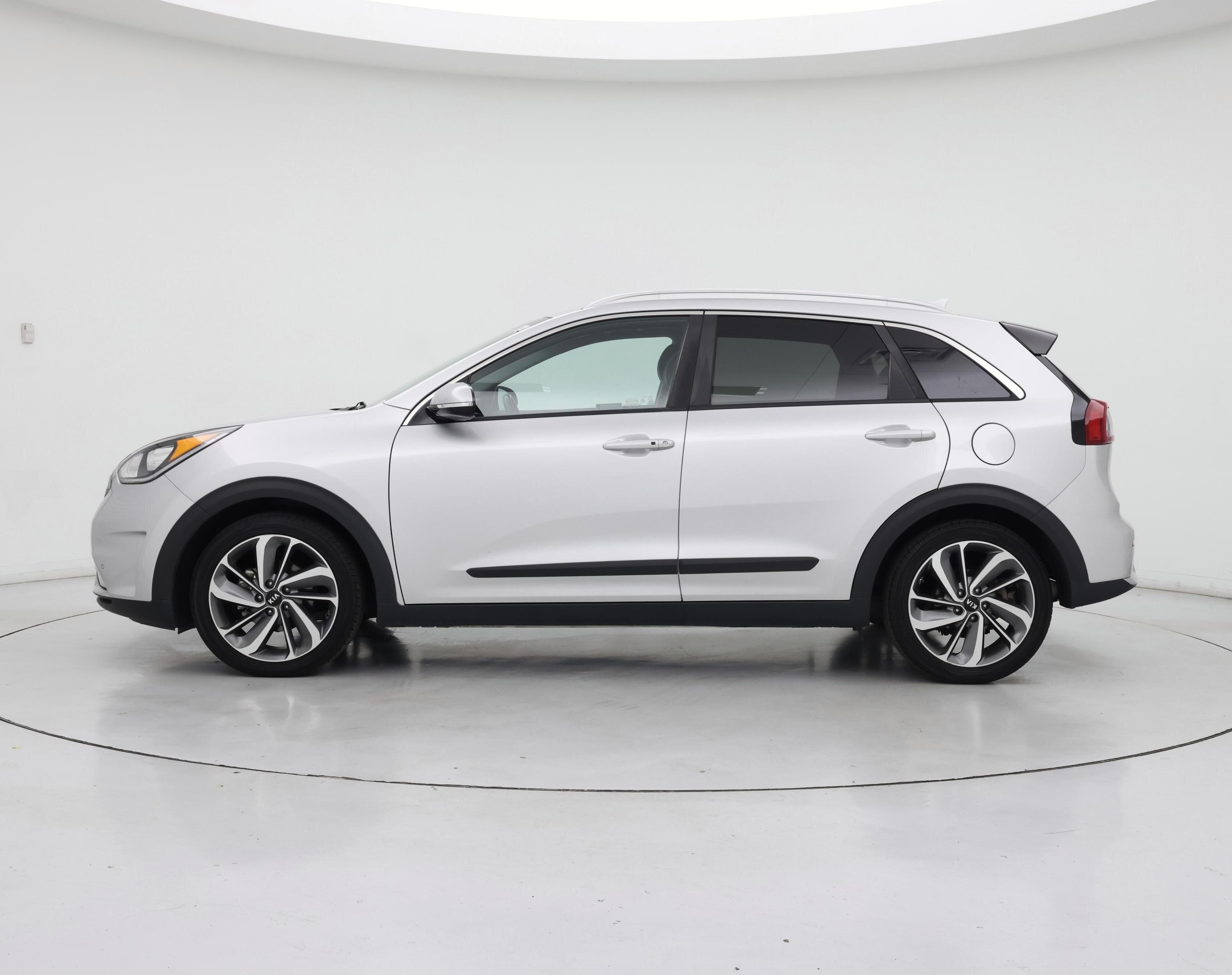 Thumbnail: 2019 Kia Niro - 3