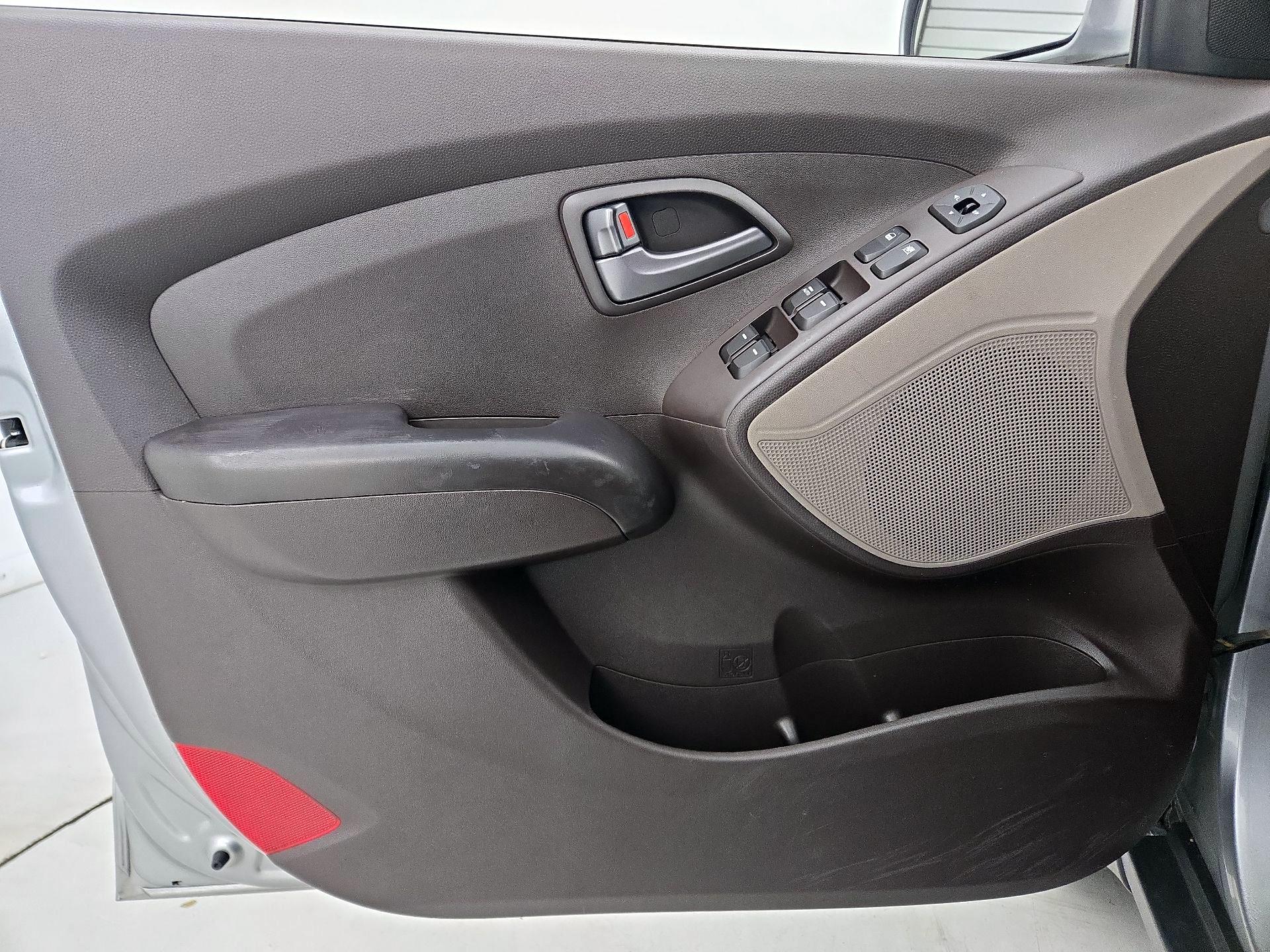 Thumbnail: 2015 Hyundai Tucson - 12