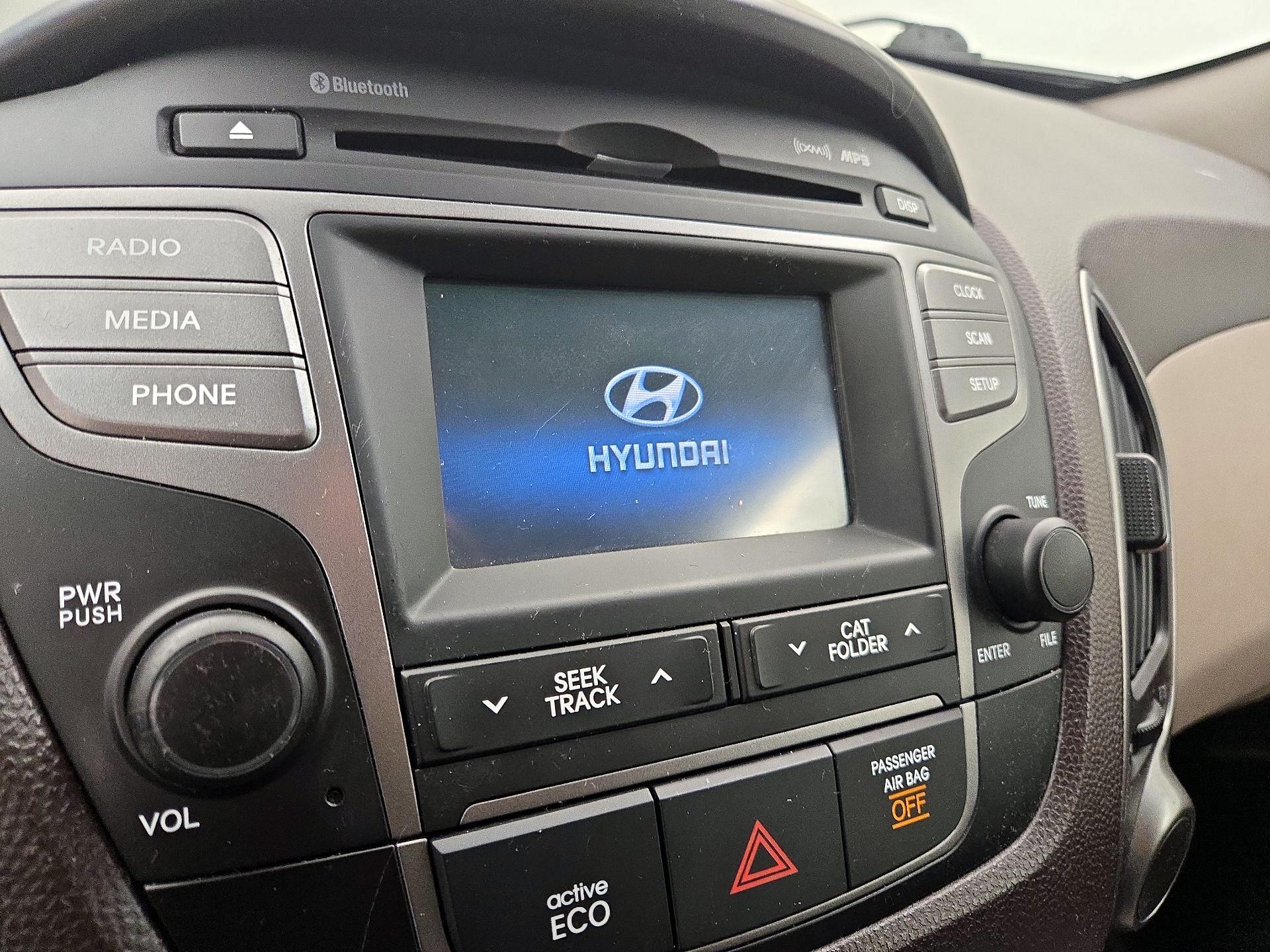 Thumbnail: 2015 Hyundai Tucson - 15