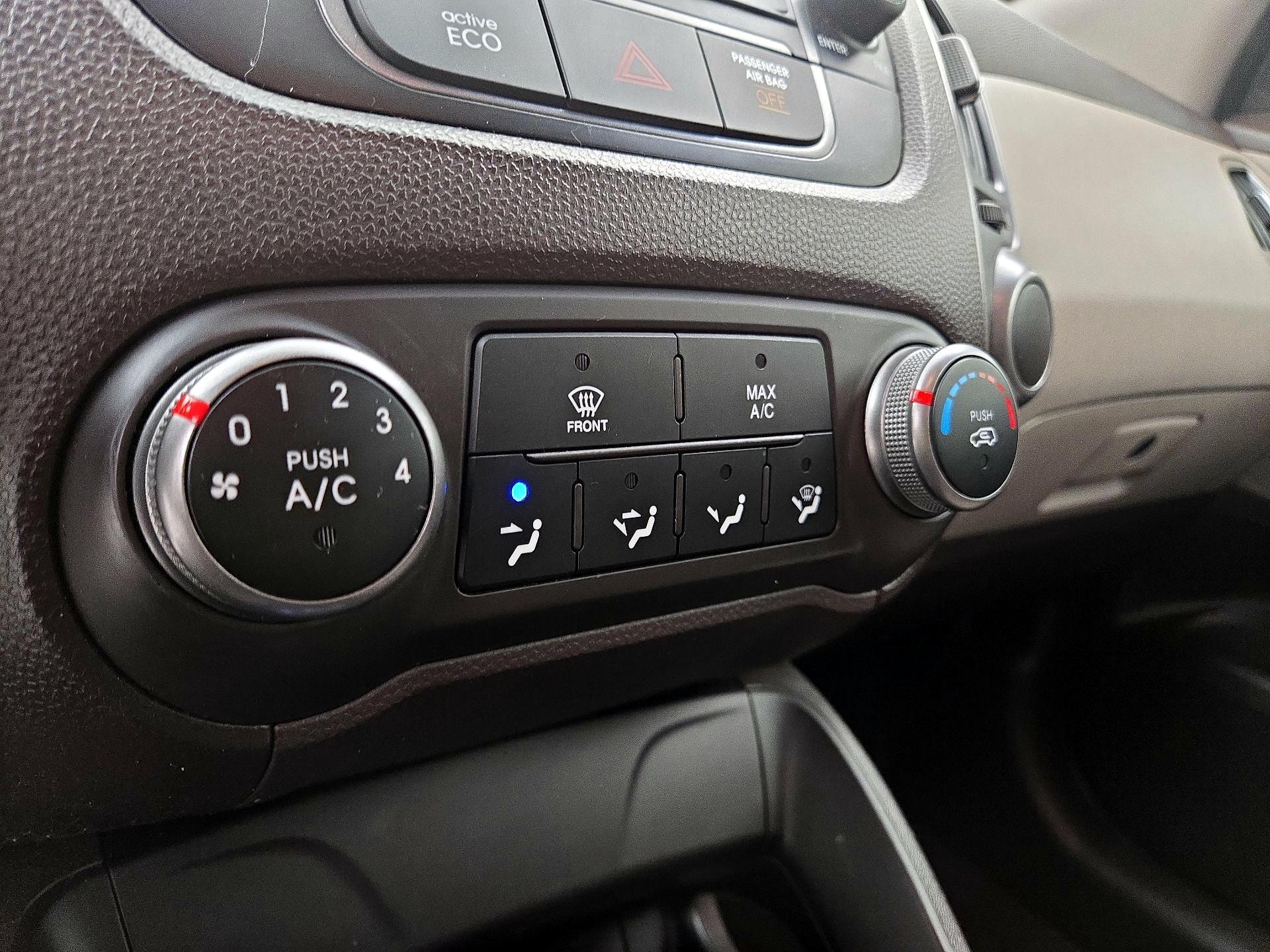 Thumbnail: 2015 Hyundai Tucson - 16