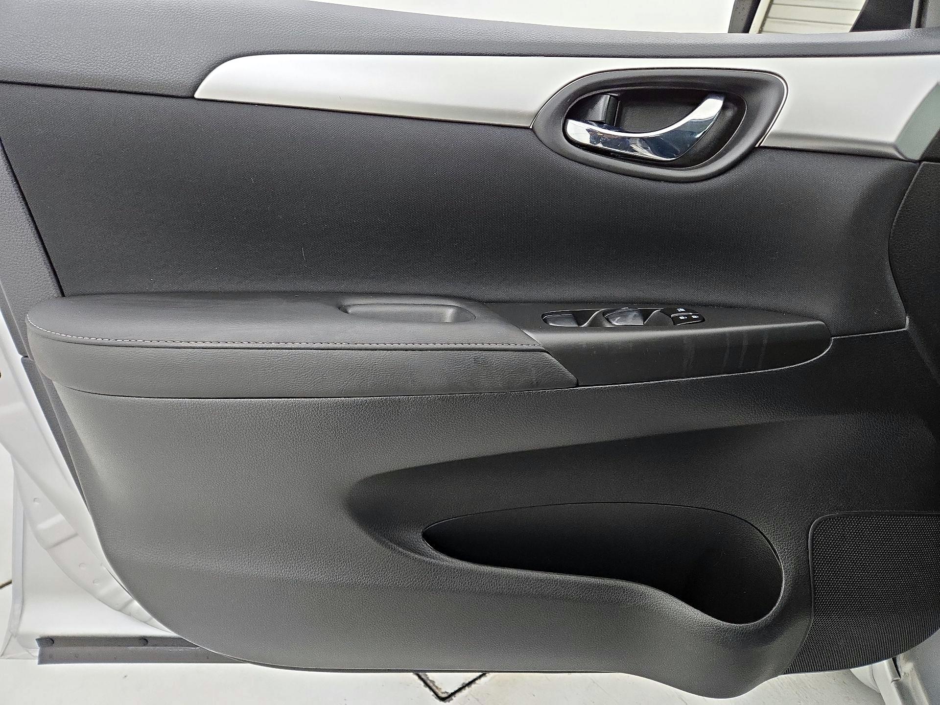 Thumbnail: 2018 Nissan Sentra - 12