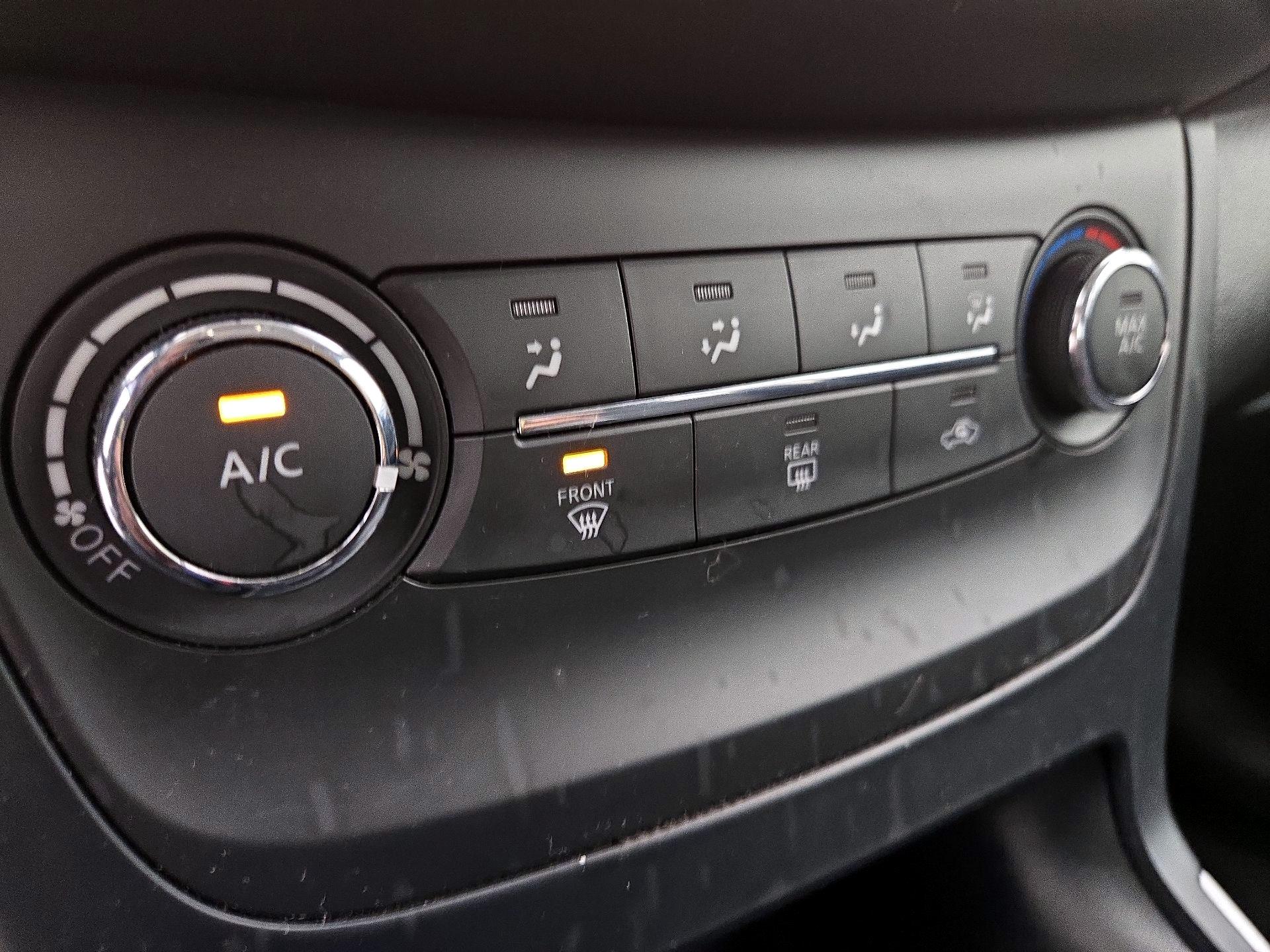 Thumbnail: 2018 Nissan Sentra - 16