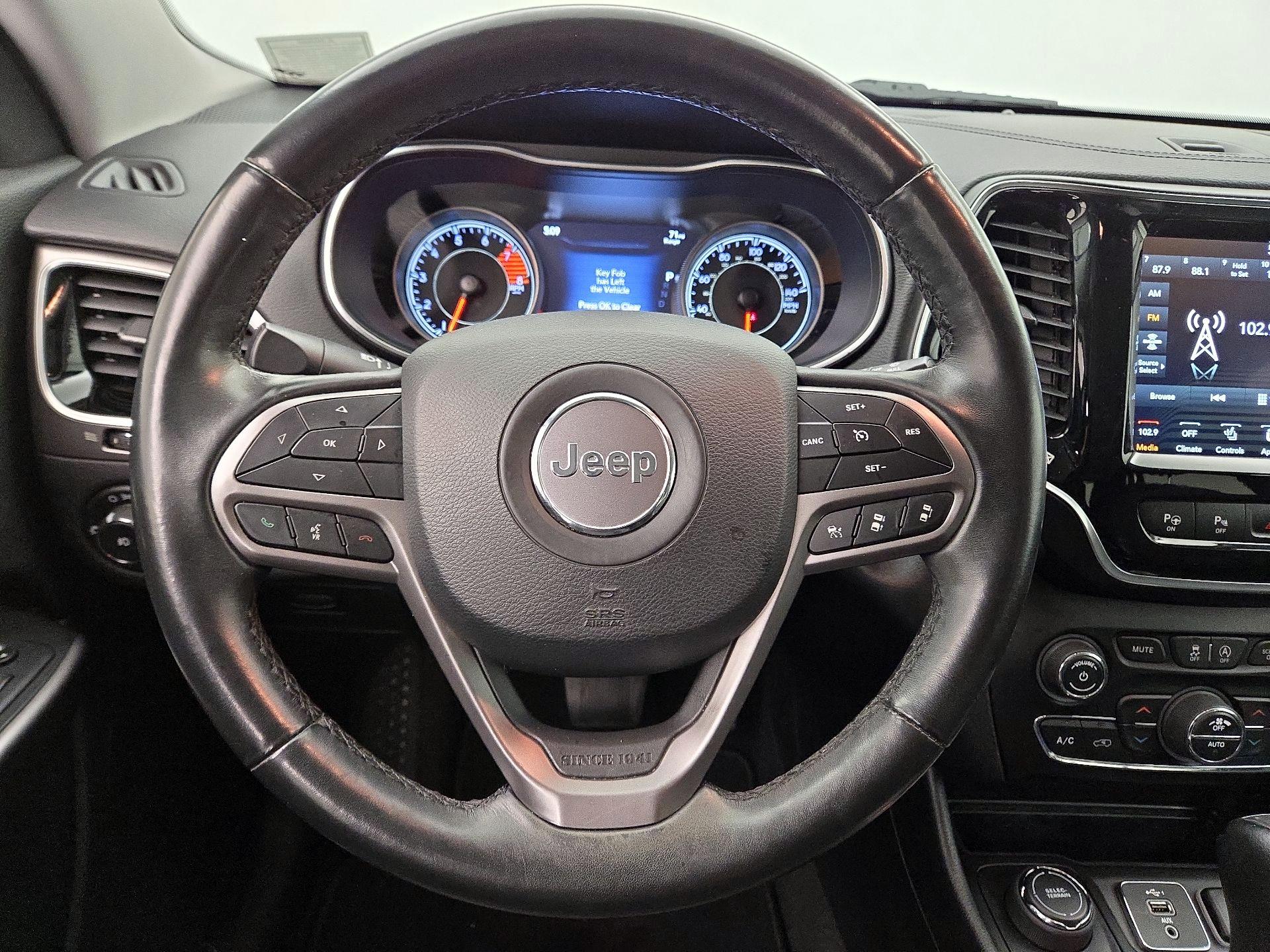 Thumbnail: 2019 Jeep Cherokee - 10