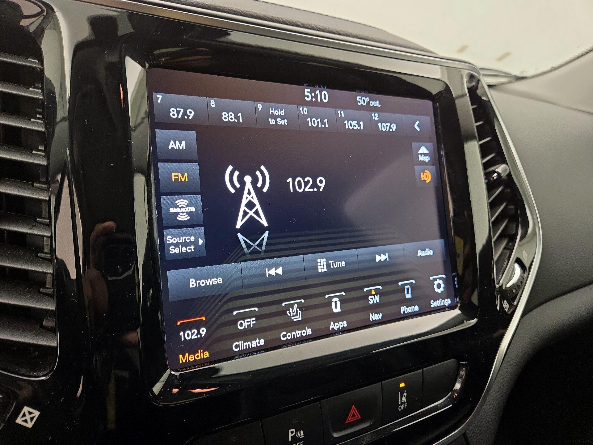 Thumbnail: 2019 Jeep Cherokee - 15