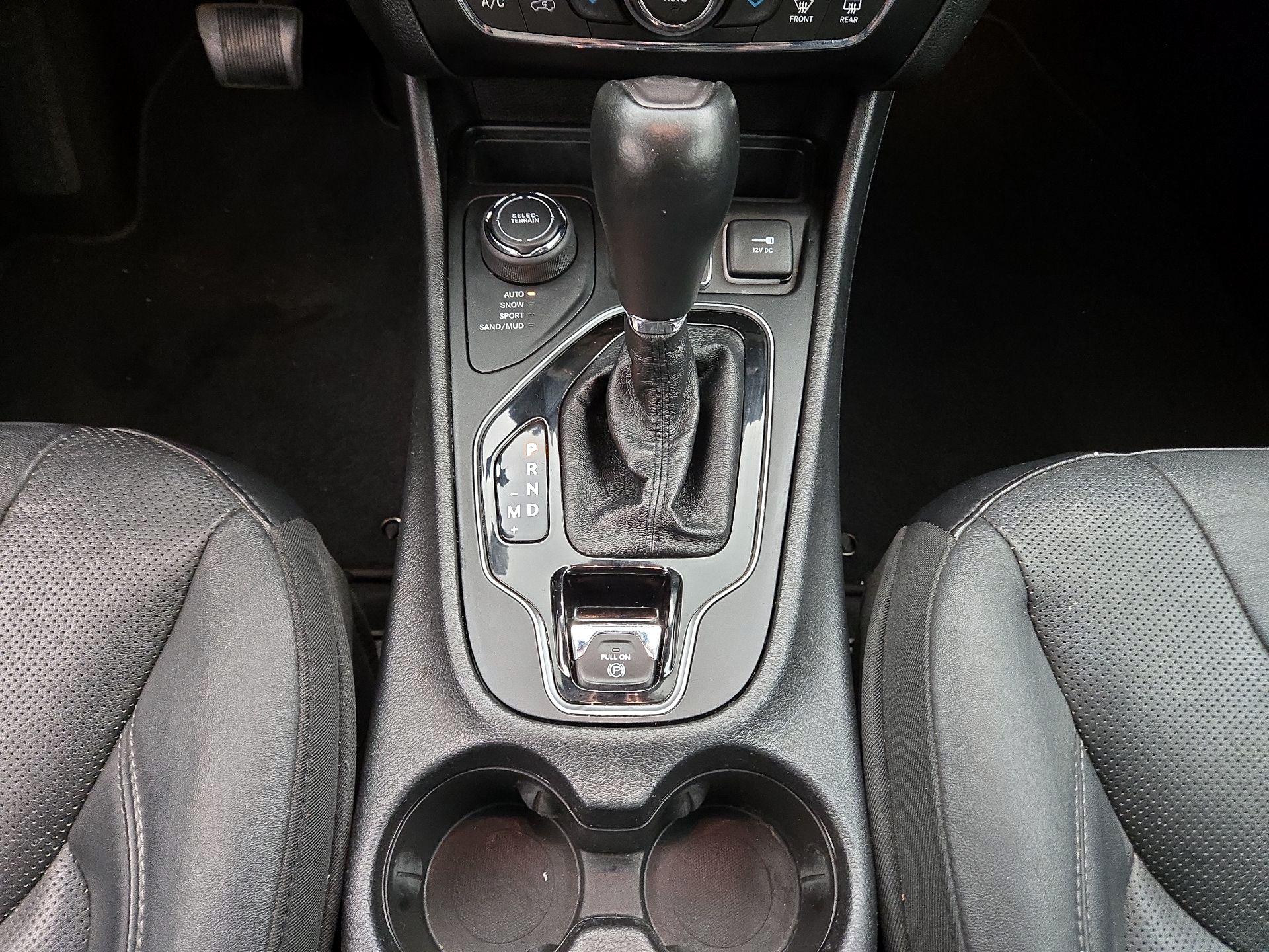 Thumbnail: 2019 Jeep Cherokee - 17