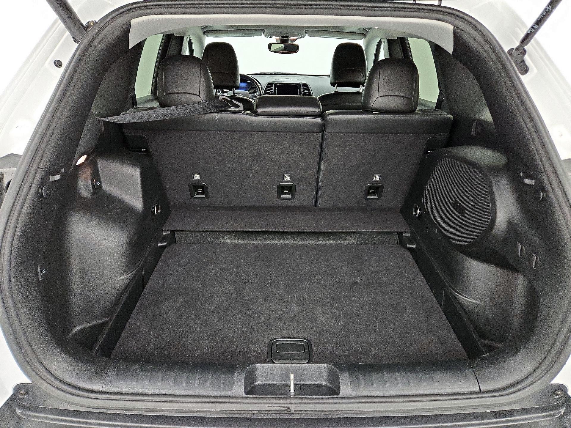 Thumbnail: 2019 Jeep Cherokee - 19