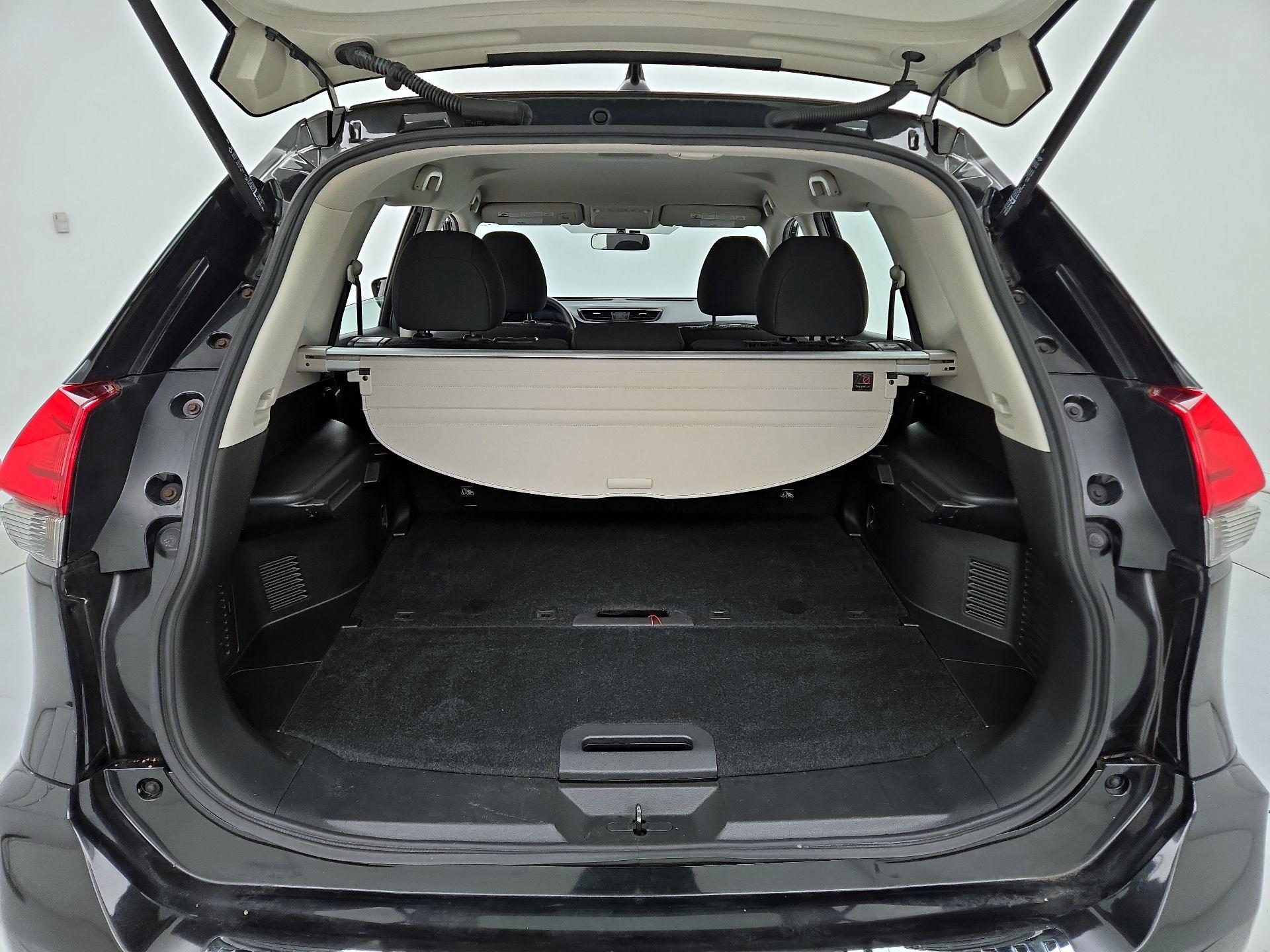 Thumbnail: 2017 Nissan Rogue - 20