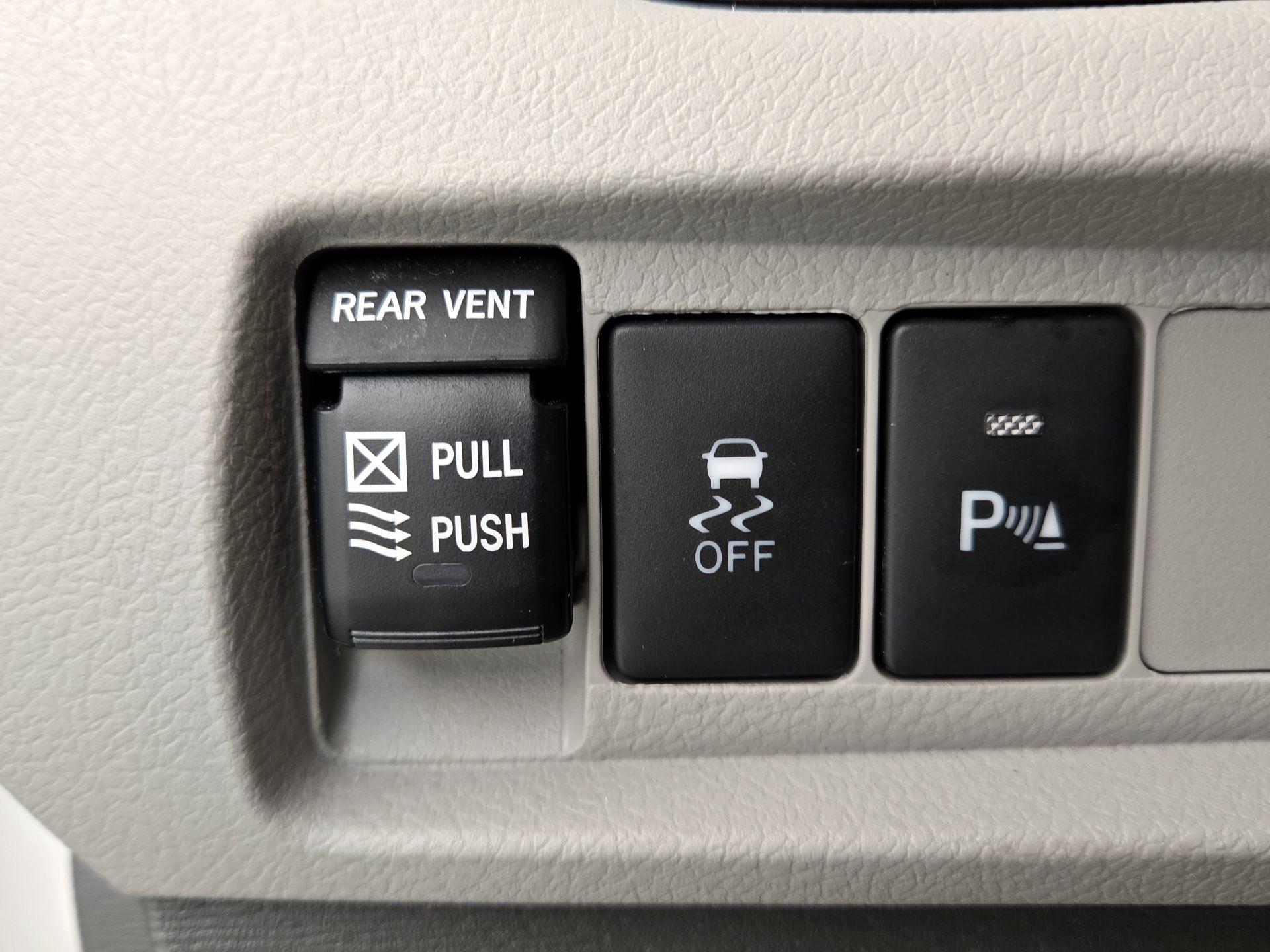 Thumbnail: 2020 Toyota Sienna - 13