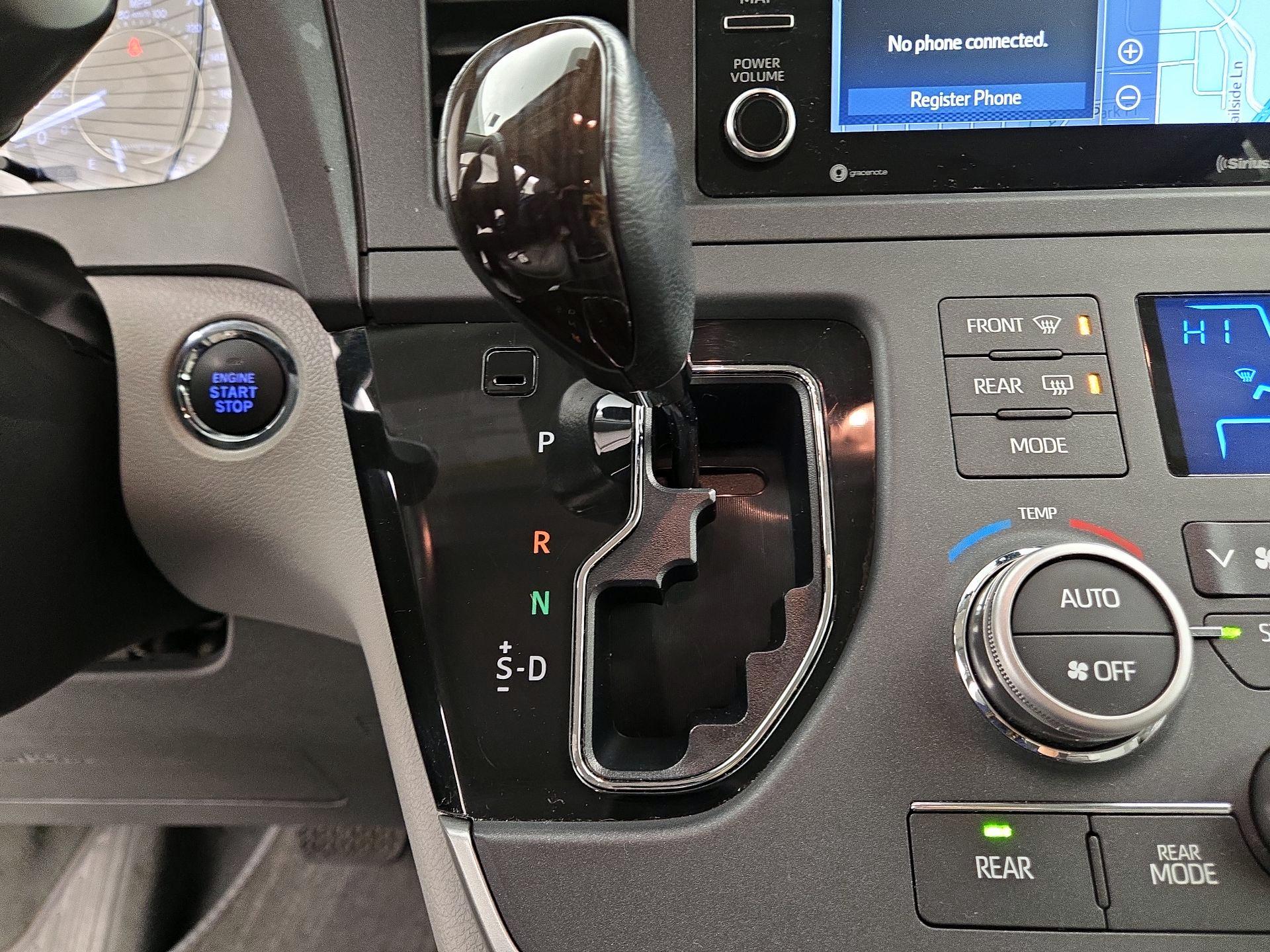 Thumbnail: 2020 Toyota Sienna - 18