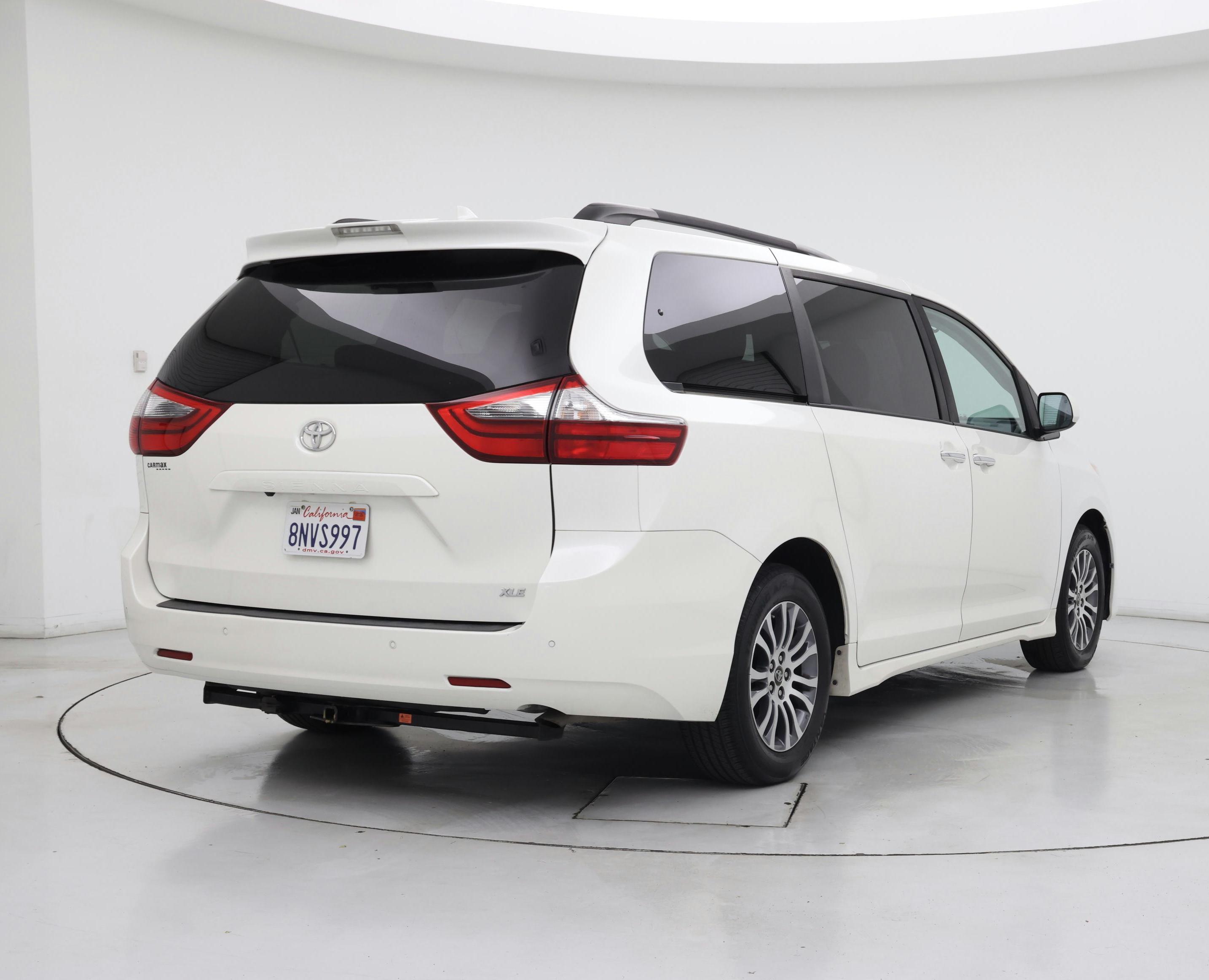 Thumbnail: 2020 Toyota Sienna - 8