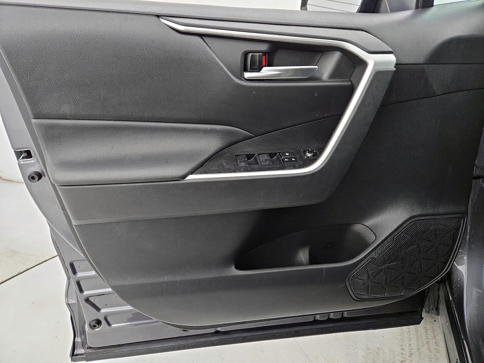 Thumbnail: 2021 Toyota RAV4 - 12