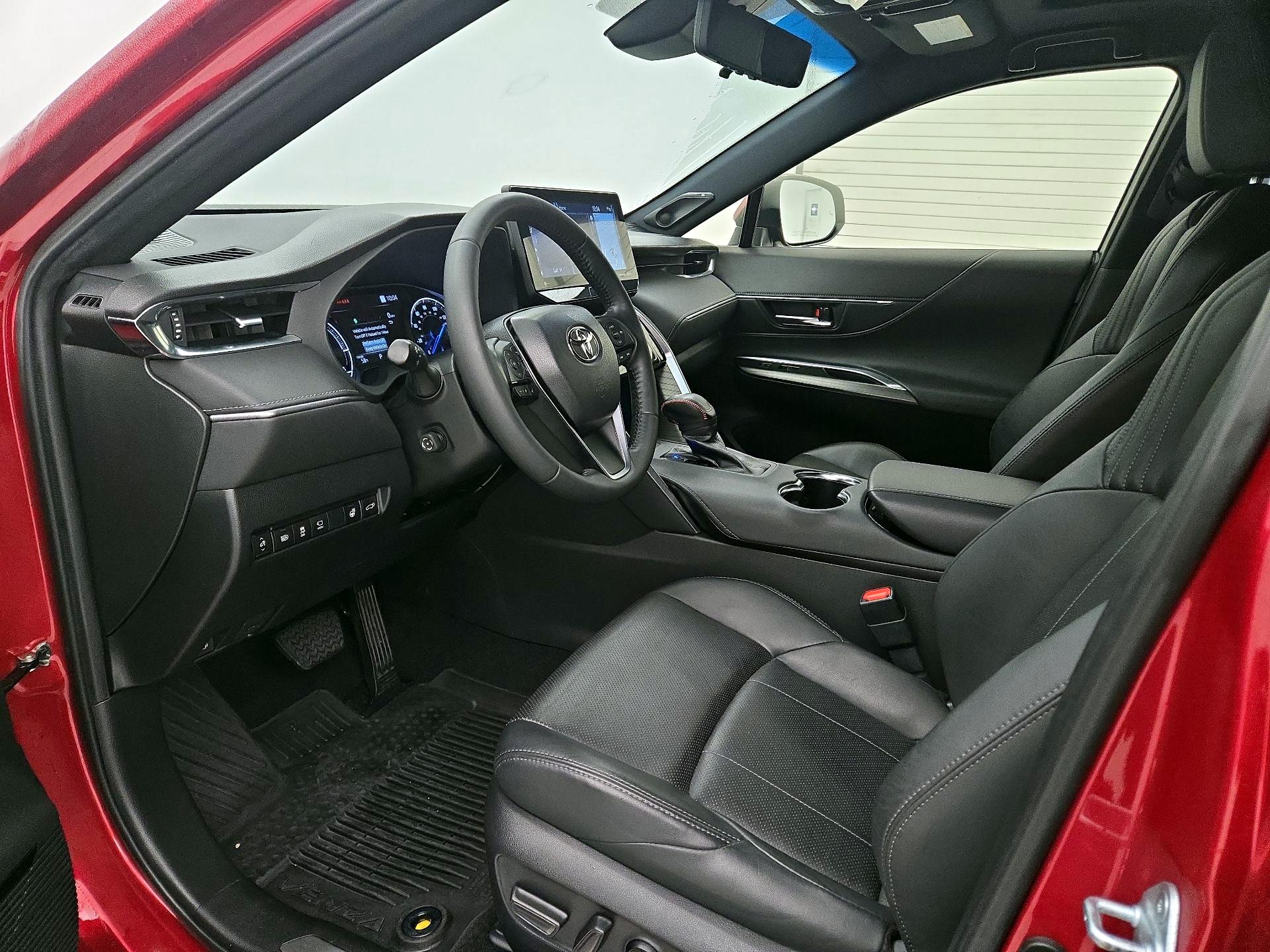 Thumbnail: 2022 Toyota Venza - 11