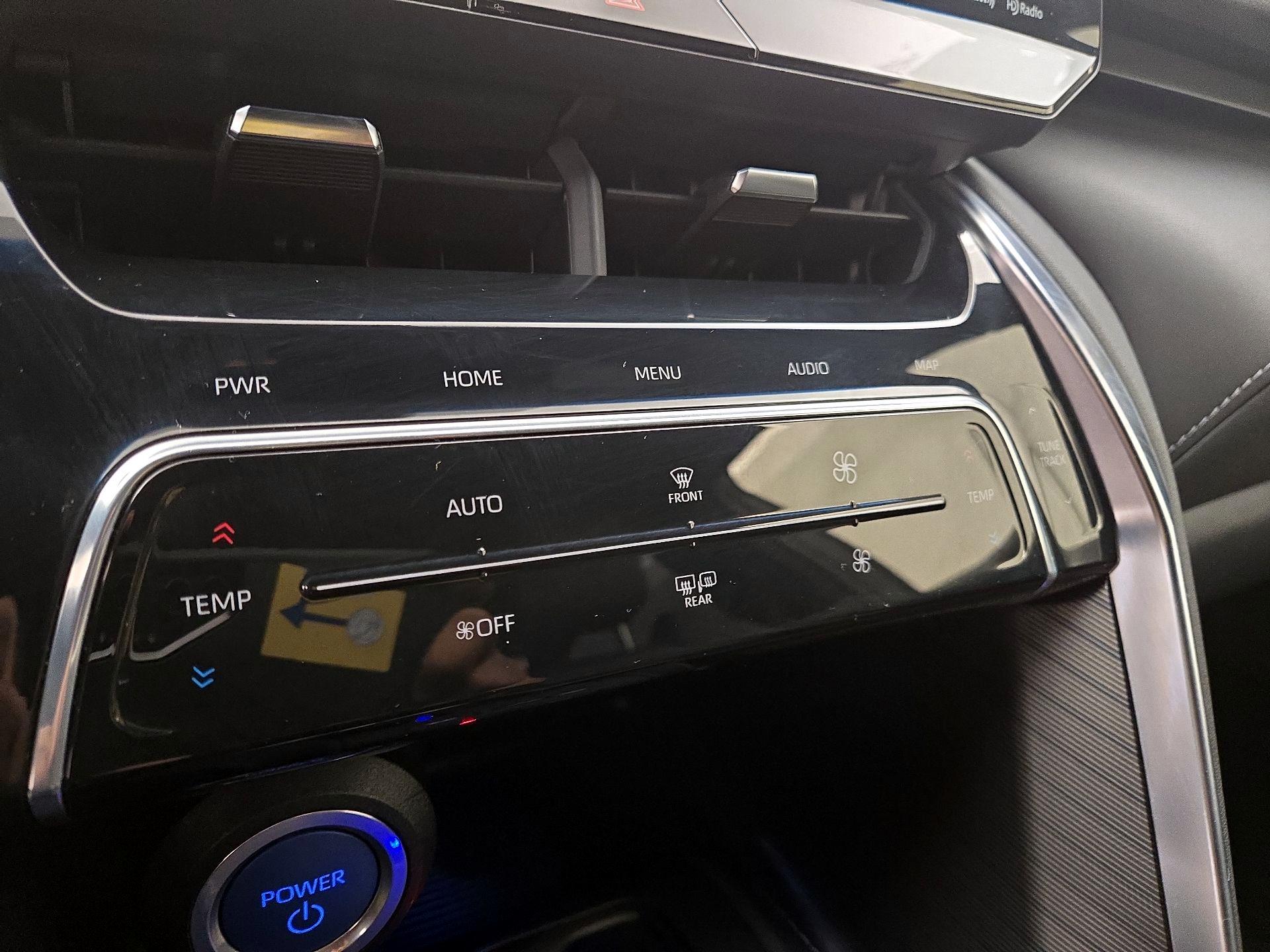 Thumbnail: 2022 Toyota Venza - 16