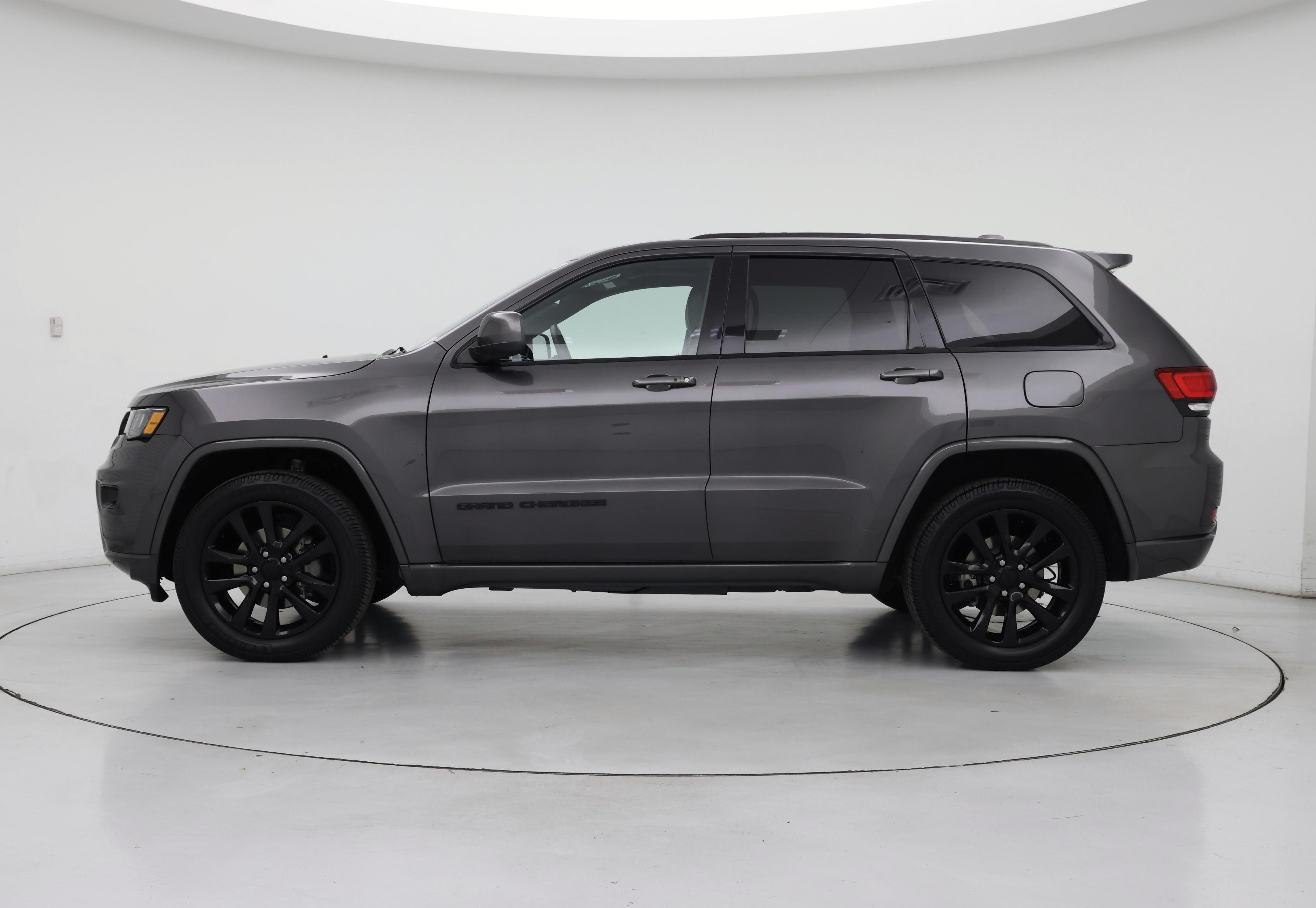 Thumbnail: 2019 Jeep Grand Cherokee - 3
