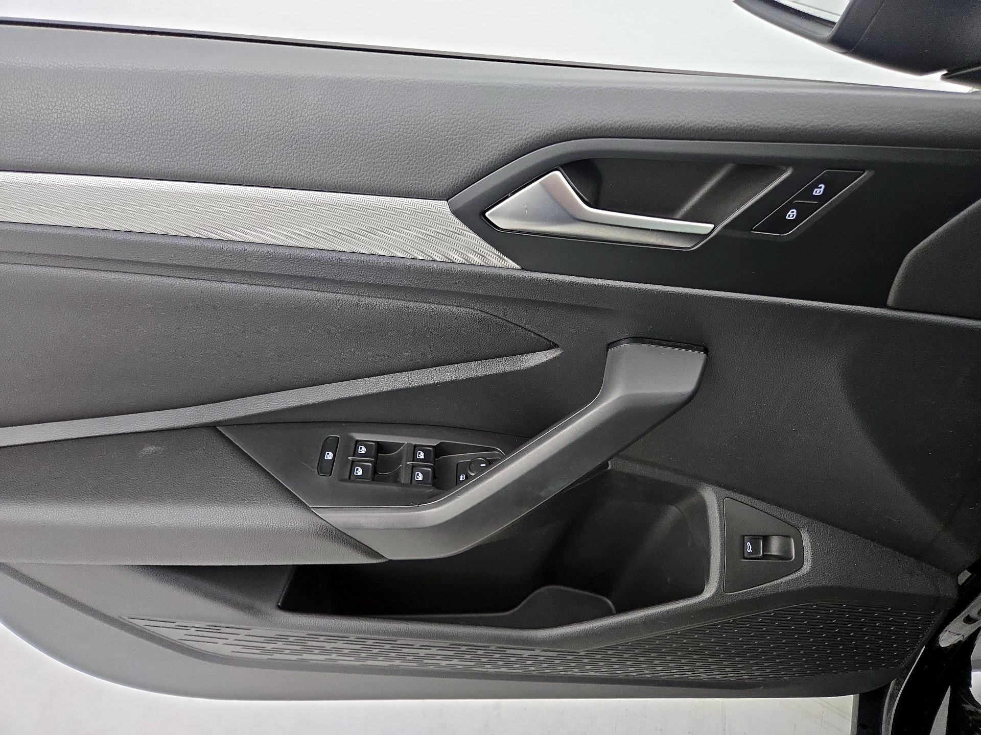 Thumbnail: 2019 Volkswagen Jetta - 12