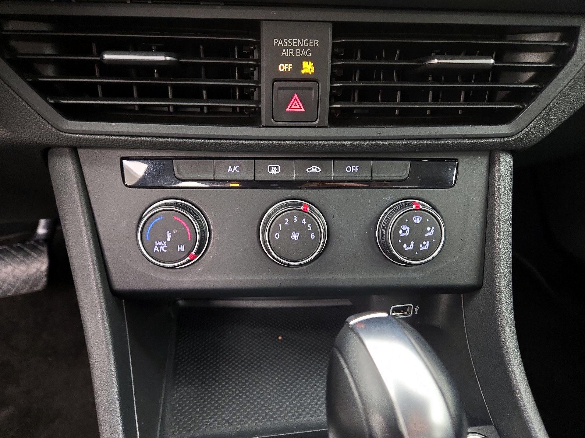 Thumbnail: 2019 Volkswagen Jetta - 16