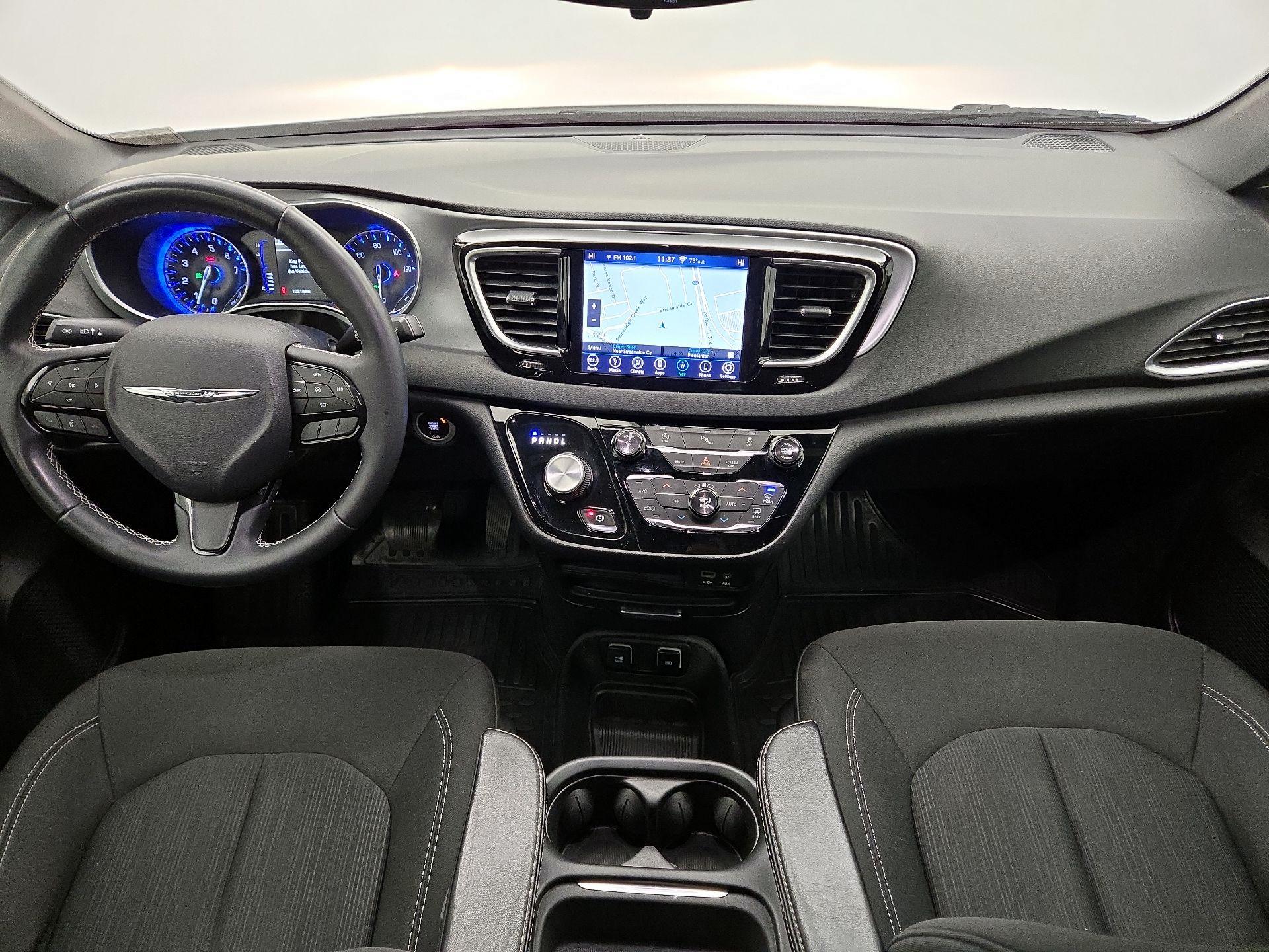 Thumbnail: 2018 Chrysler Pacifica - 9